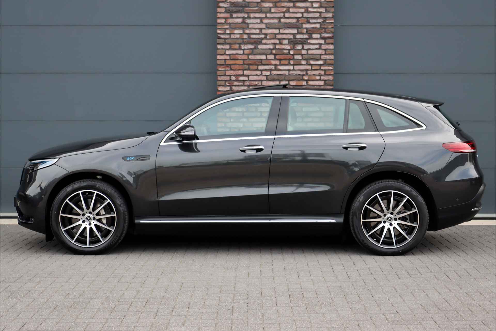 Mercedes-Benz EQC 400 4-MATIC AMG Line 80 kWh | Schuifdak | Distronic+ | Memory | Verwamd Stuurwiel | Stoelventilatie | HUD | Keyless Go | Surround Camera | Rijassistentiepakket | - 10/38