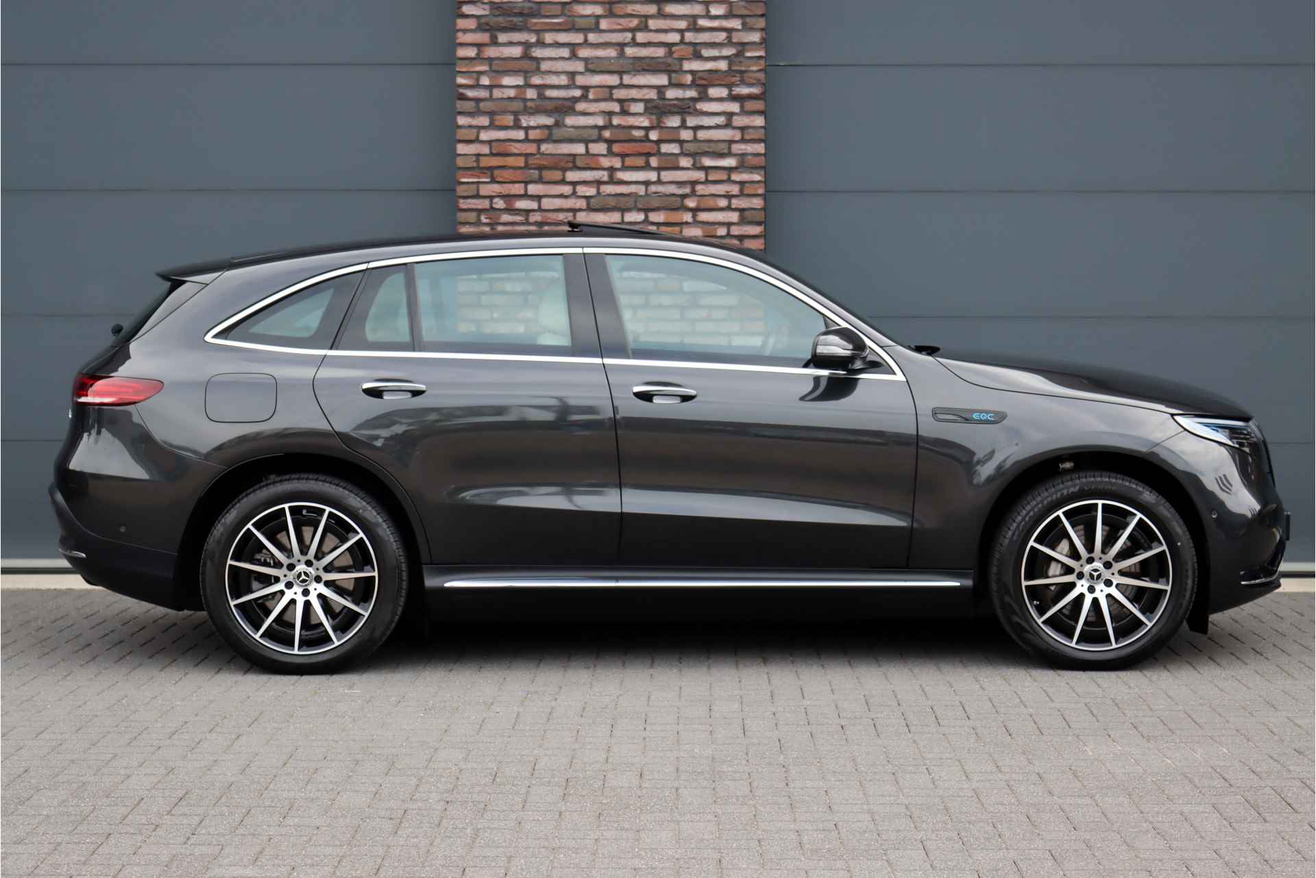 Mercedes-Benz EQC 400 4-MATIC AMG Line 80 kWh | Schuifdak | Distronic+ | Memory | Verwamd Stuurwiel | Stoelventilatie | HUD | Keyless Go | Surround Camera | Rijassistentiepakket | - 12/38