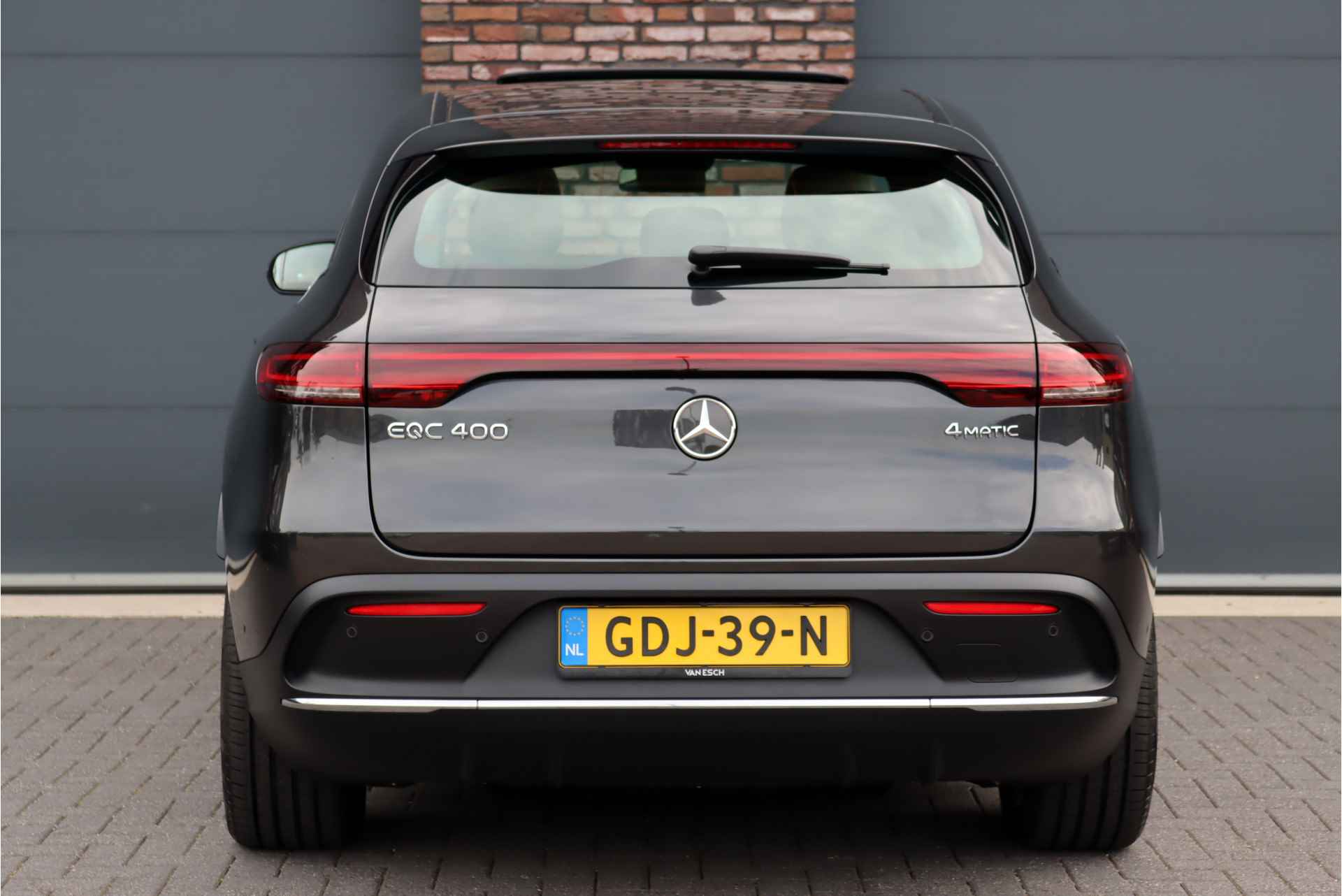 Mercedes-Benz EQC 400 4-MATIC AMG Line 80 kWh | Schuifdak | Distronic+ | Memory | Verwamd Stuurwiel | Stoelventilatie | HUD | Keyless Go | Surround Camera | Rijassistentiepakket | - 16/38