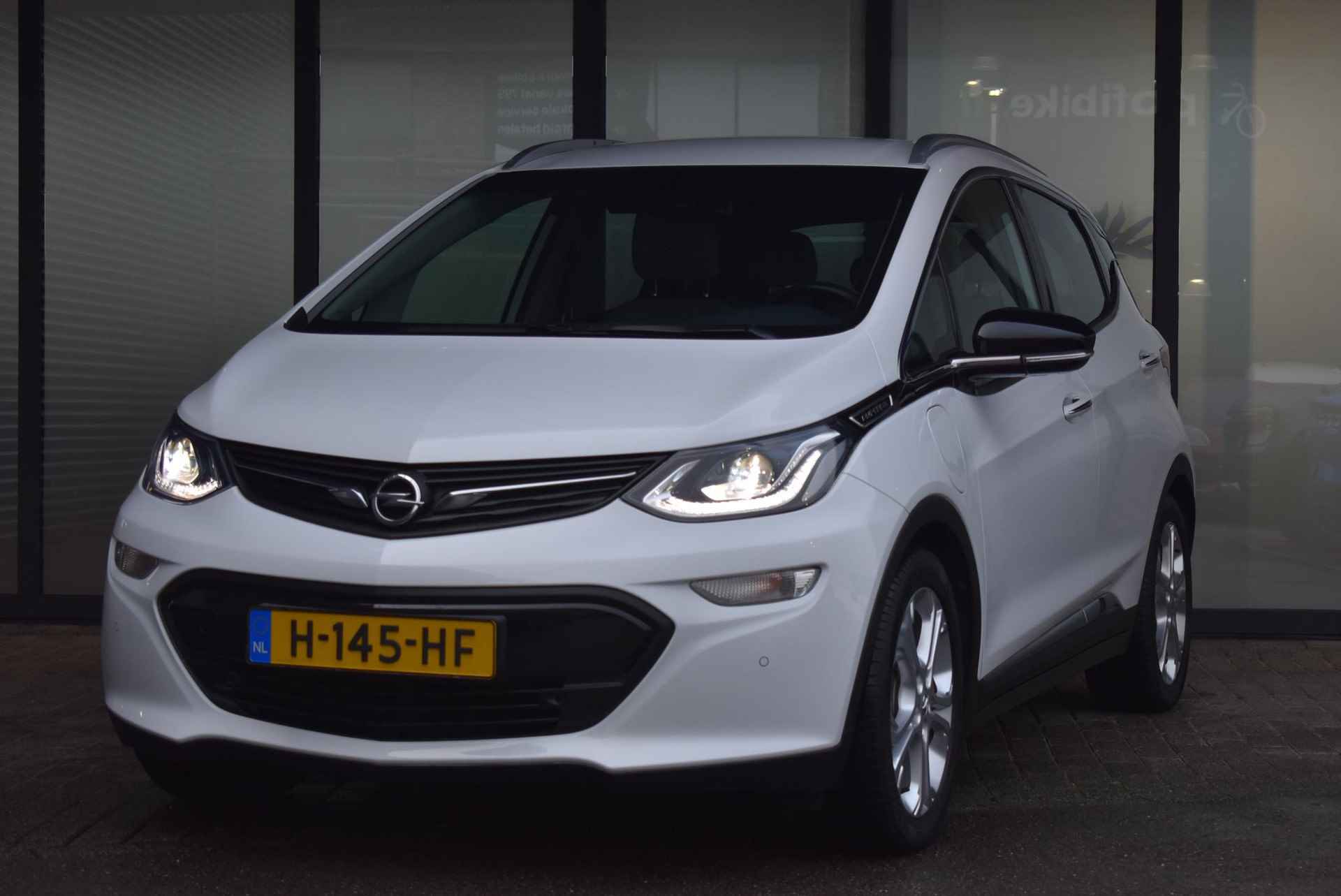 Opel Ampera-e Business executive 60 kWh | Nieuwe Accu | Cruise Control | Stuurverwarming | Trekhaak - 2/28