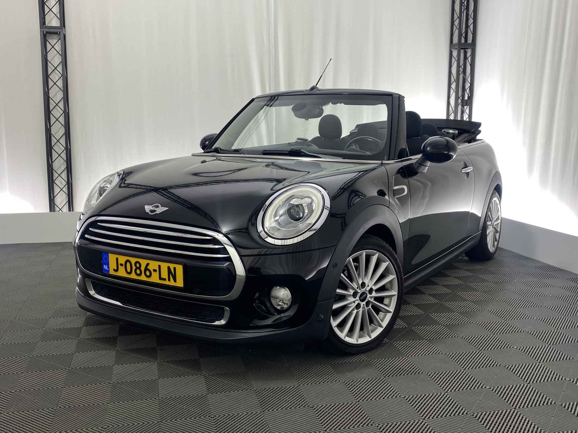 MINI Cabrio 1.5 Cooper Salt Automaat | Navi | 17 inch LMV | All Season | Stoelverw. | Cruise Control | - 2/34