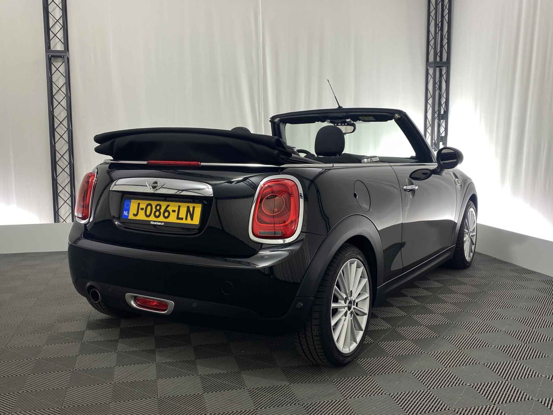 MINI Cabrio 1.5 Cooper Salt Automaat | Navi | 17 inch LMV | All Season | Stoelverw. | Cruise Control | - 6/34