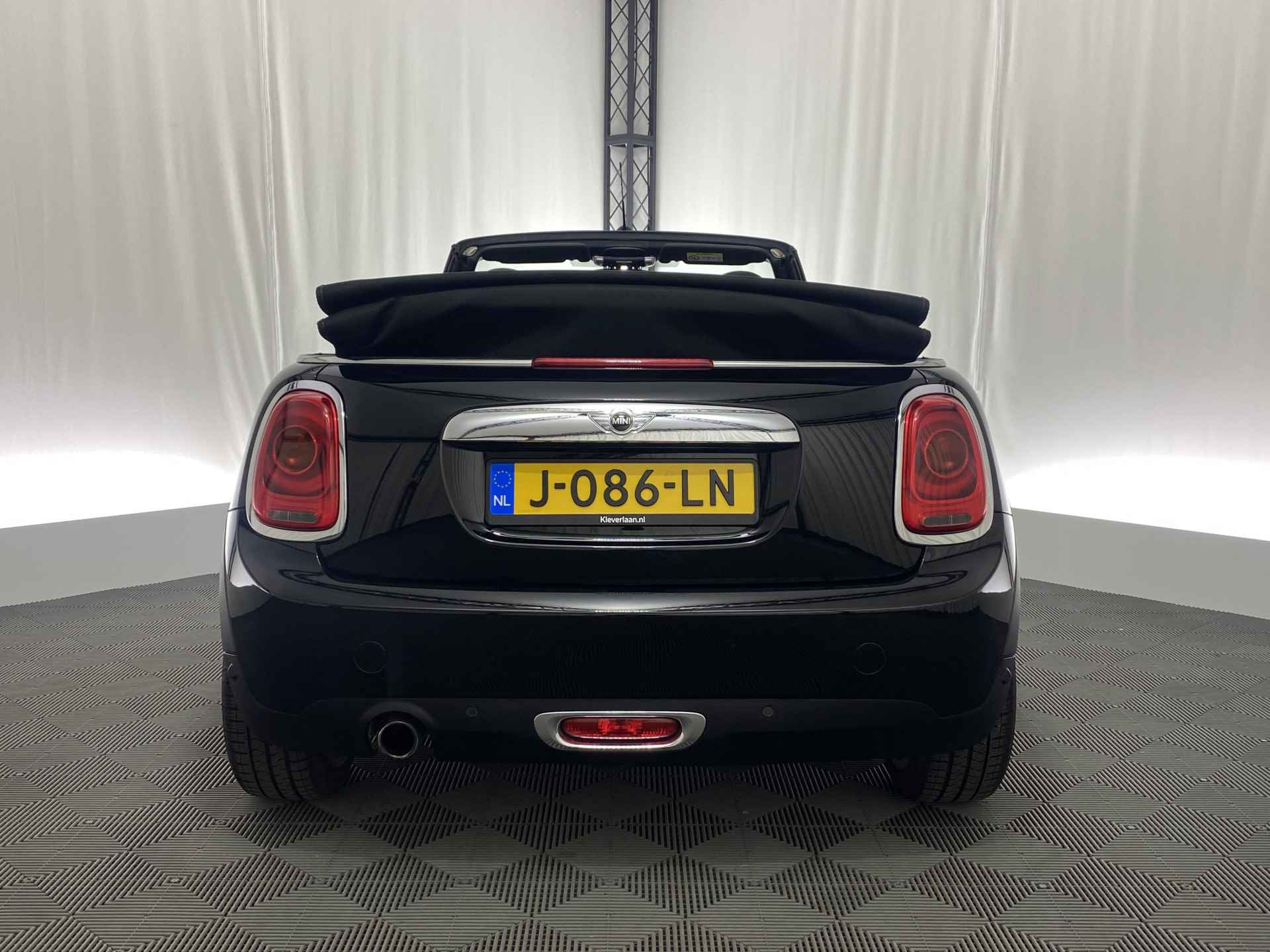 MINI Cabrio 1.5 Cooper Salt Automaat | Navi | 17 inch LMV | All Season | Stoelverw. | Cruise Control | - 7/34