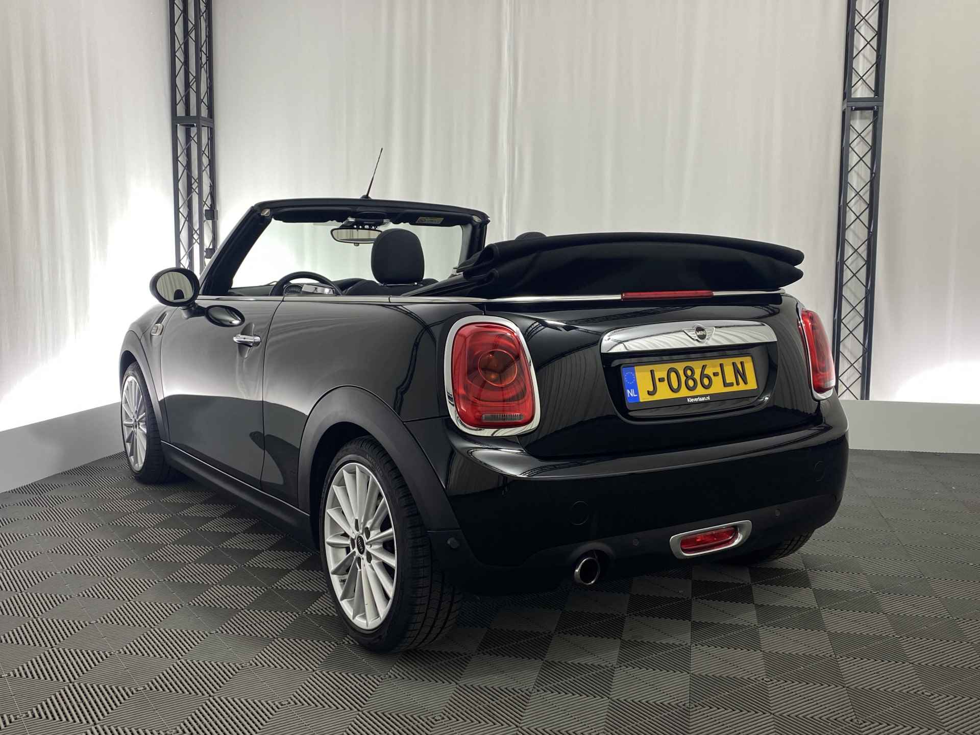 MINI Cabrio 1.5 Cooper Salt Automaat | Navi | 17 inch LMV | All Season | Stoelverw. | Cruise Control | - 8/34