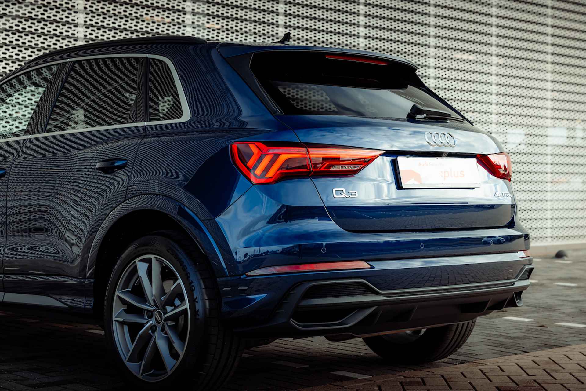 Audi Q3 45 TFSI e 245pk s-tronic S Line exterieur | Nieuw 65k | Panoramadak | Memory | Comfortsleutel | Camera | Adaptive cruise control | Stoelverwarming | Sportstoelen | 19" LM velgen - 15/35