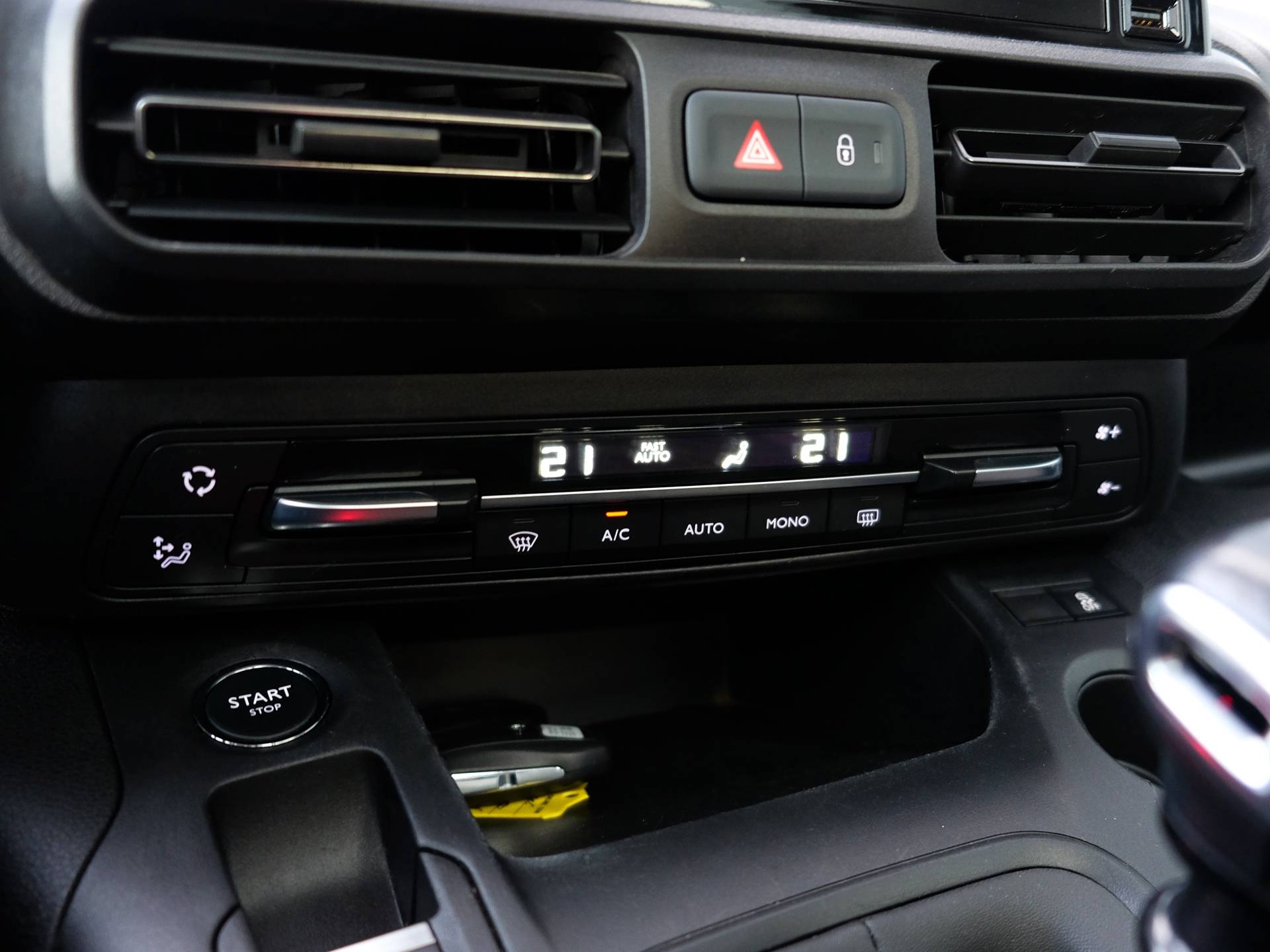 Opel Combo Life 1.2 Turbo 110pk L2H1 Edition | Climate | Navi Full map | Parkeer sensor | Panodak | Stoelverwarming - 24/33