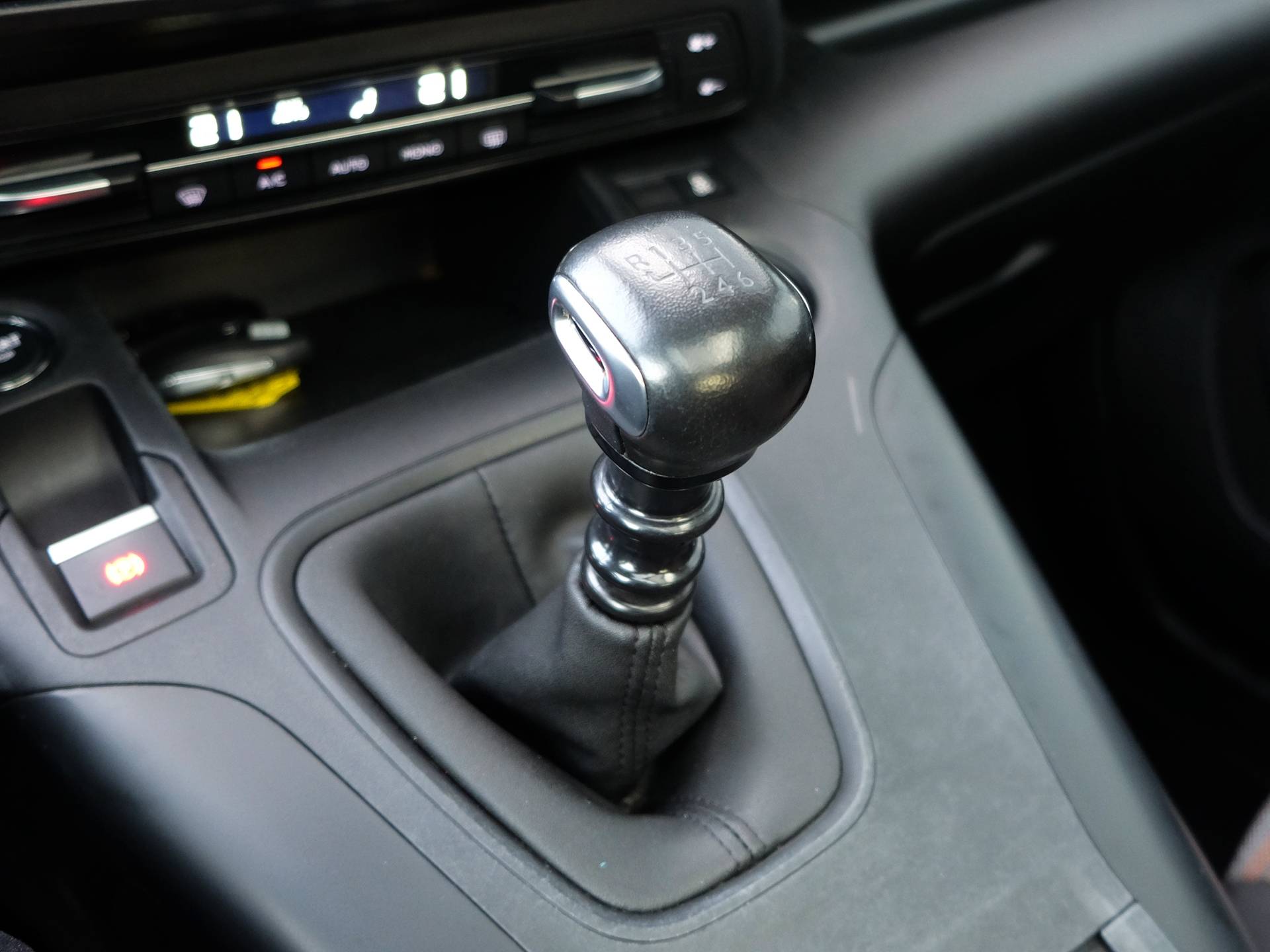 Opel Combo Life 1.2 Turbo 110pk L2H1 Edition | Climate | Navi Full map | Parkeer sensor | Panodak | Stoelverwarming - 26/33