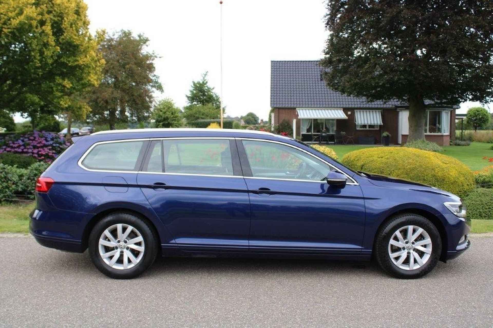 VOLKSWAGEN Passat 1.5TSI 150pk Comfort Bsn automaat ACC/ECC/navi/trekhaak - 26/34