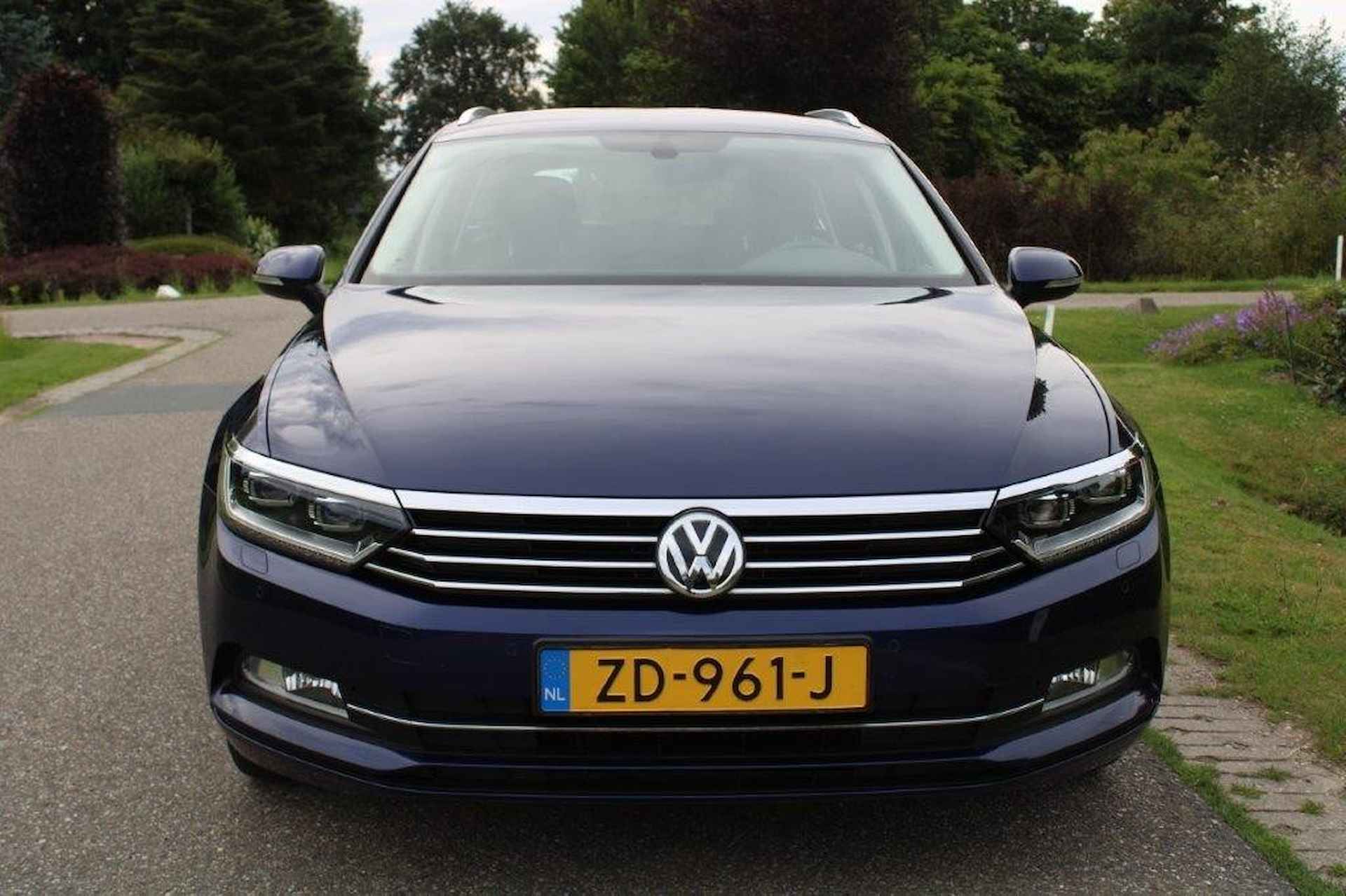 VOLKSWAGEN Passat 1.5TSI 150pk Comfort Bsn automaat ACC/ECC/navi/trekhaak - 27/34