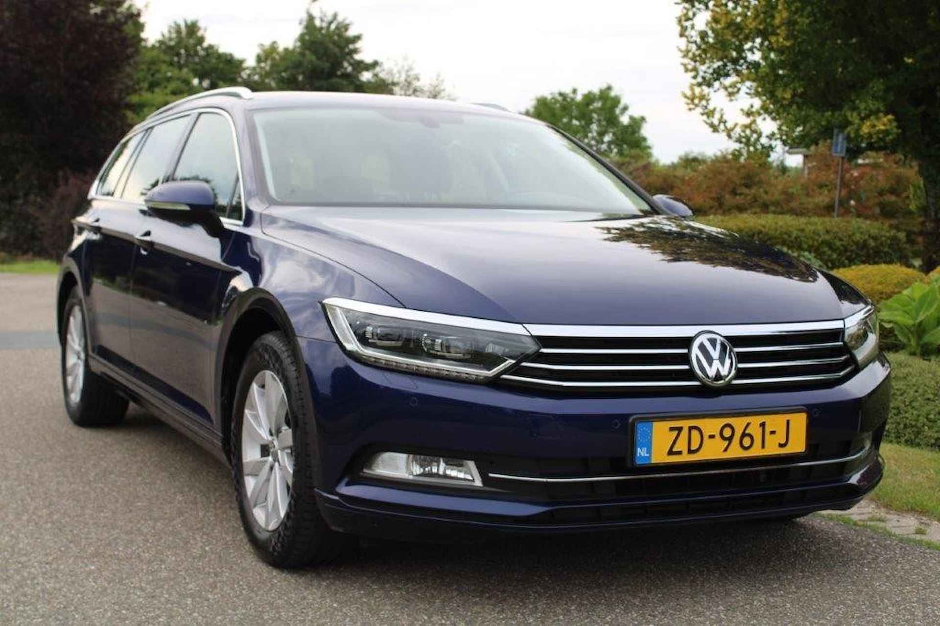 VOLKSWAGEN Passat 1.5TSI 150pk Comfort Bsn automaat ACC/ECC/navi/trekhaak - 32/34