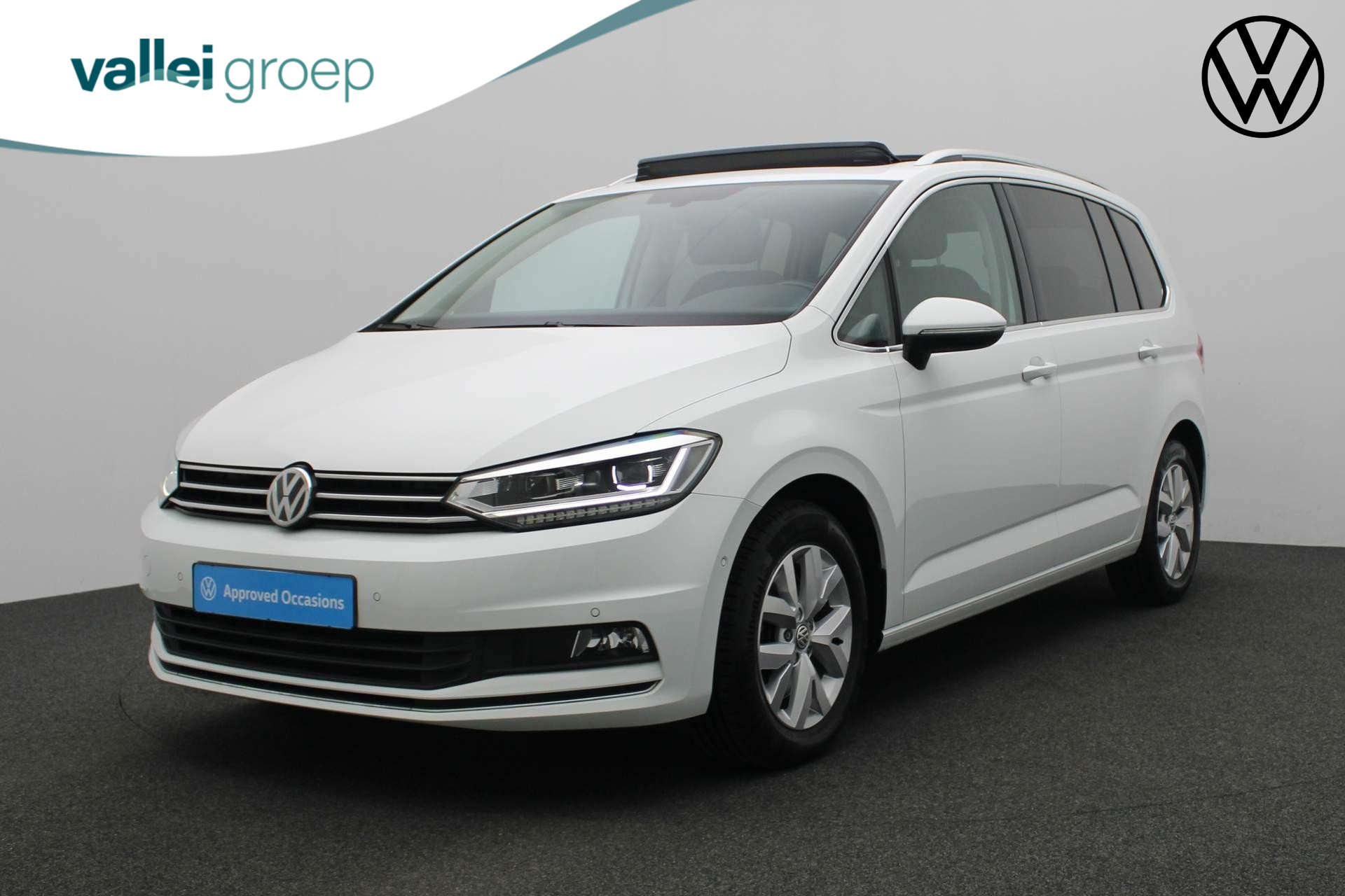 Volkswagen Touran 1.0 TSI 115PK Highline - Origineel NL | Pano | Trekhaak | Navi Discover Pro | Keyless | Camera | Full LED | ACC | 16 inch