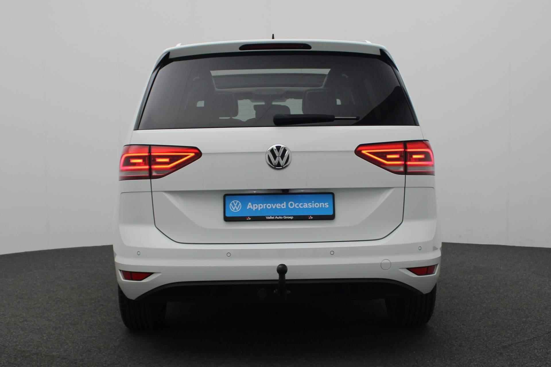 Volkswagen Touran 1.0 TSI 115PK Highline - Origineel NL | Pano | Trekhaak | Navi Discover Pro | Keyless | Camera | Full LED | ACC | 16 inch - 19/39