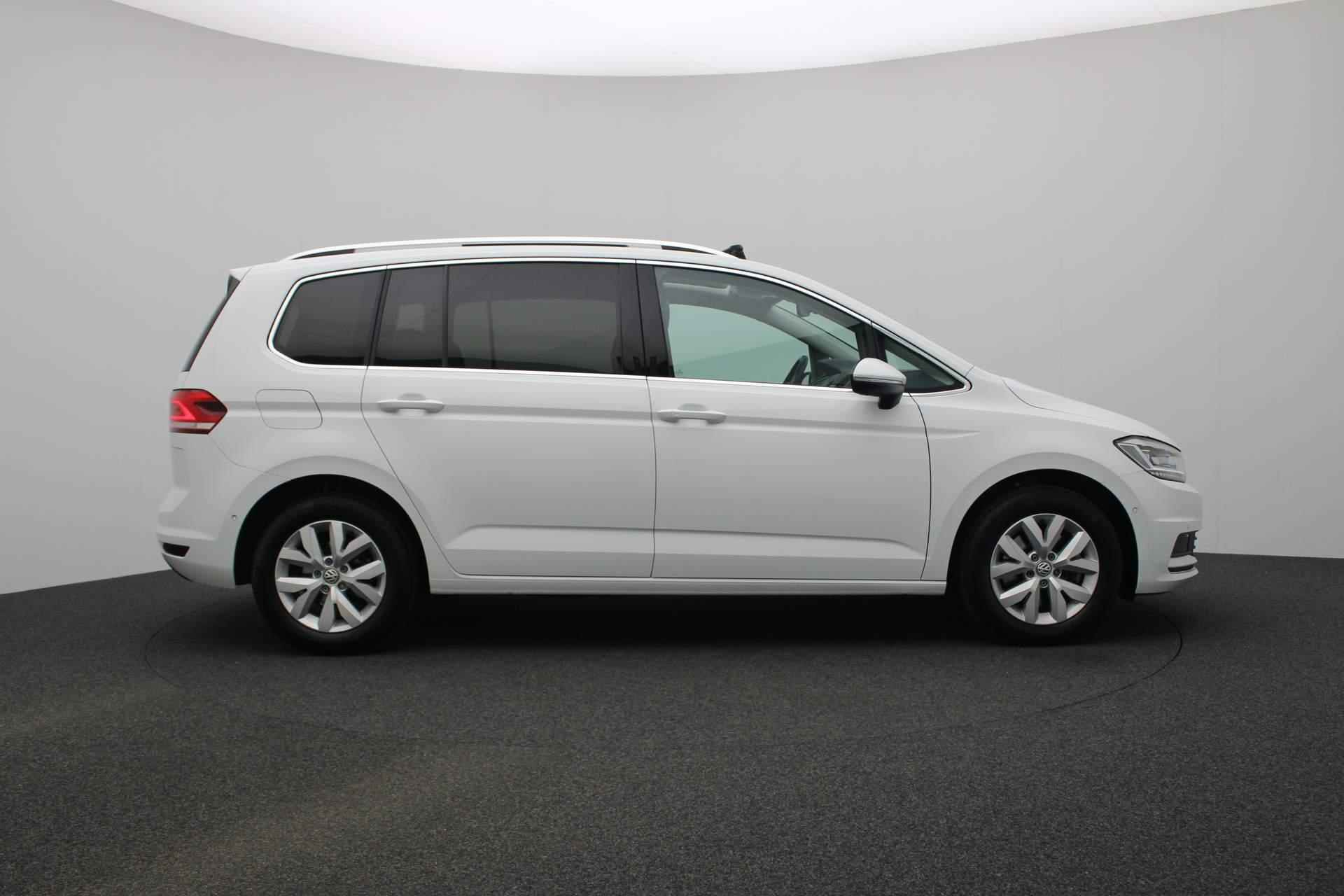 Volkswagen Touran 1.0 TSI 115PK Highline - Origineel NL | Pano | Trekhaak | Navi Discover Pro | Keyless | Camera | Full LED | ACC | 16 inch - 21/39