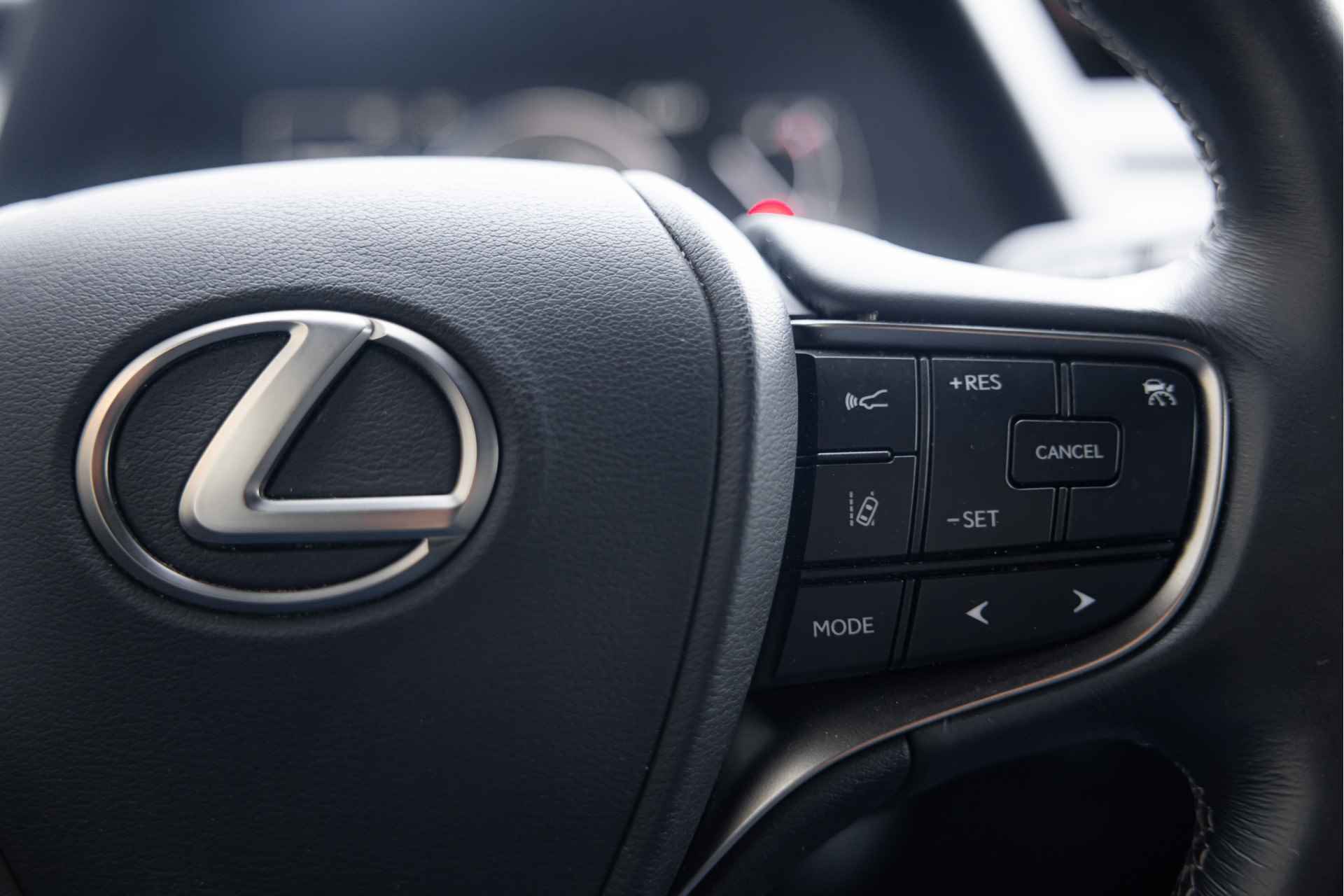 Lexus UX 250h Executive Line Limited | President Pack | Stoelverwarming & Verkoeling | Mark Levinson | Adaptive Cruise Control | - 21/61