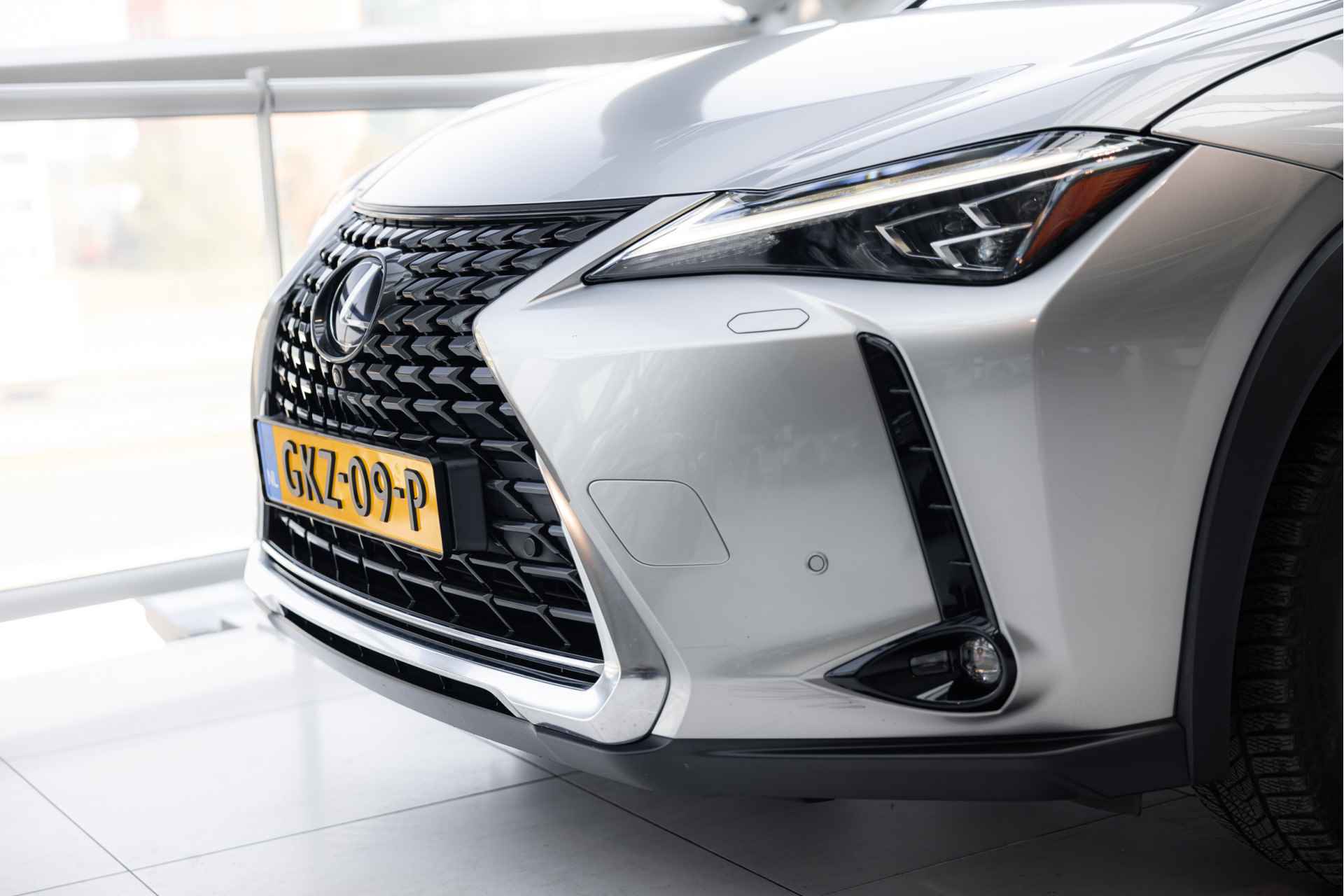 Lexus UX 250h Executive Line Limited | President Pack | Stoelverwarming & Verkoeling | Mark Levinson | Adaptive Cruise Control | - 42/61