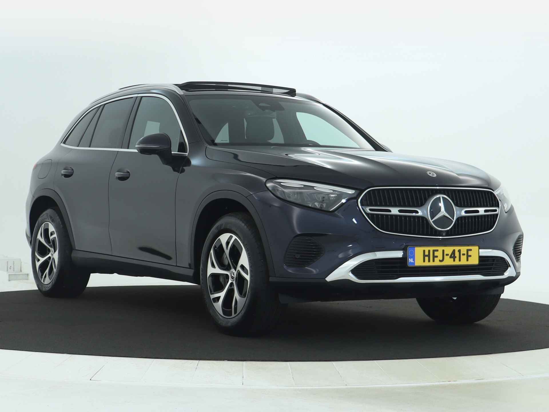 Mercedes-Benz GLC 300 e 4MATIC Plug-In Hybride | Trekhaak | Panorama Schuif-Kanteldak | 360° camera | Distronic | Memoryseats | Inclusief 24 maanden MB Certified garantie voor Europa. - 4/50