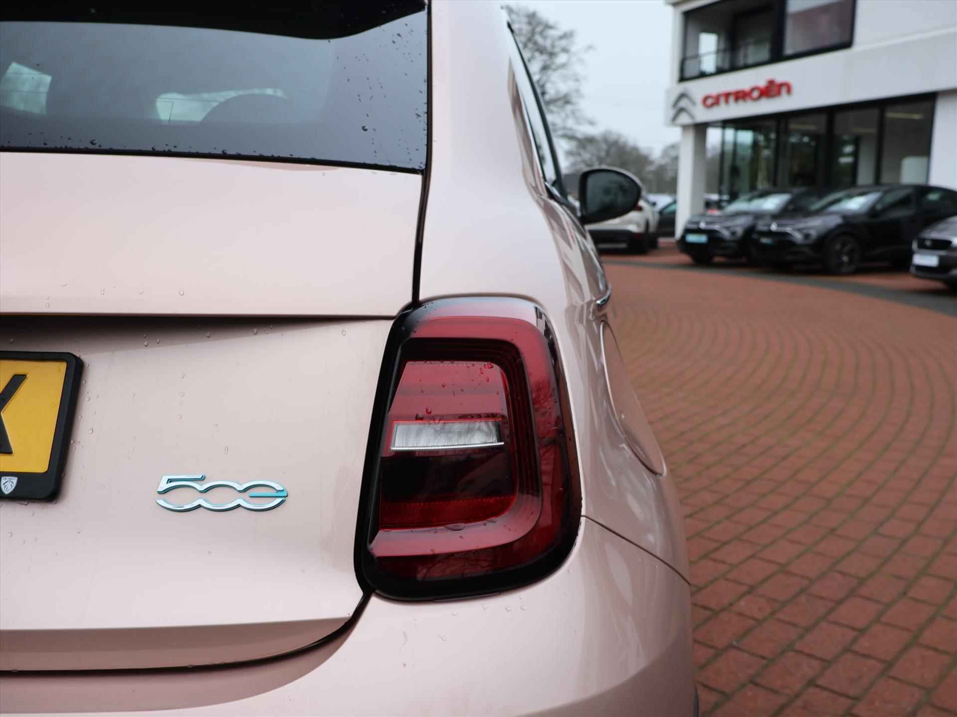 Fiat 500 42kWh 118PK Automaat 3+1, Rijklaarprijs | Stoelverwarming | Camera | DAB+ | Lichtmetalen wielen | Mirror Screen | - 10/68