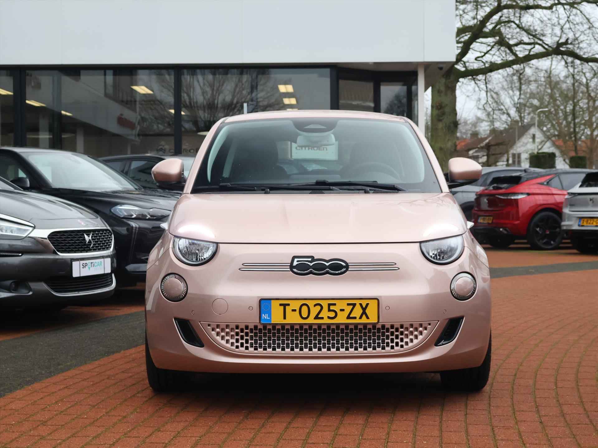 Fiat 500 42kWh 118PK Automaat 3+1, Rijklaarprijs | Stoelverwarming | Camera | DAB+ | Lichtmetalen wielen | Mirror Screen | - 55/68