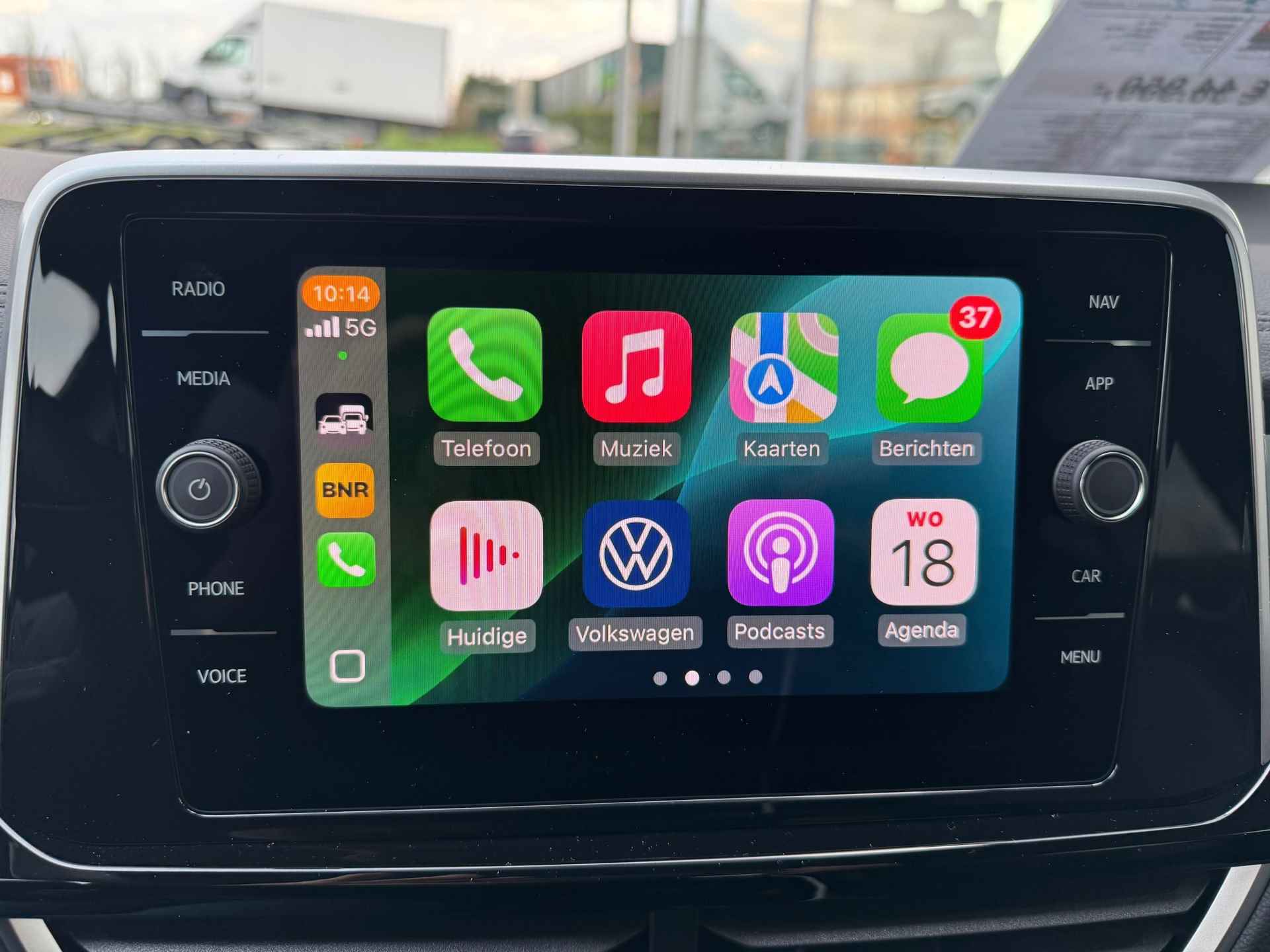 Volkswagen T-Roc 1.5 TSI R-Line Business automaat , camera , elektrische achterklep , apple-carplay, stuurverwarming - 28/30