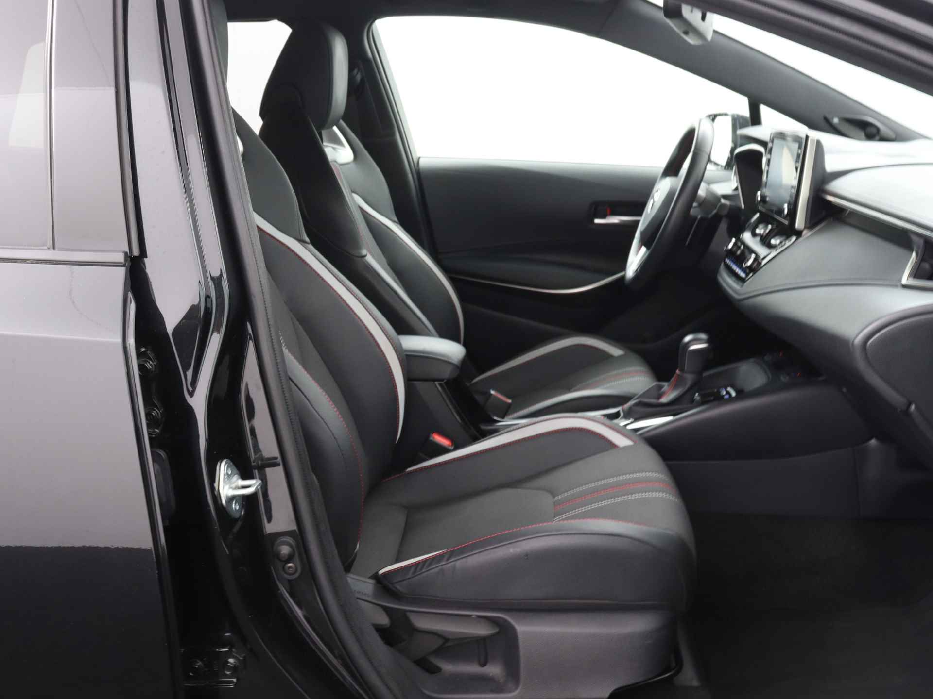 Toyota Corolla Touring Sports 2.0 Hybrid Business GR-Sport | JBL | Head-Up Display | Navigatie | Elektrische Achterklep | Norbert Hattink ovb TFS - 31/47