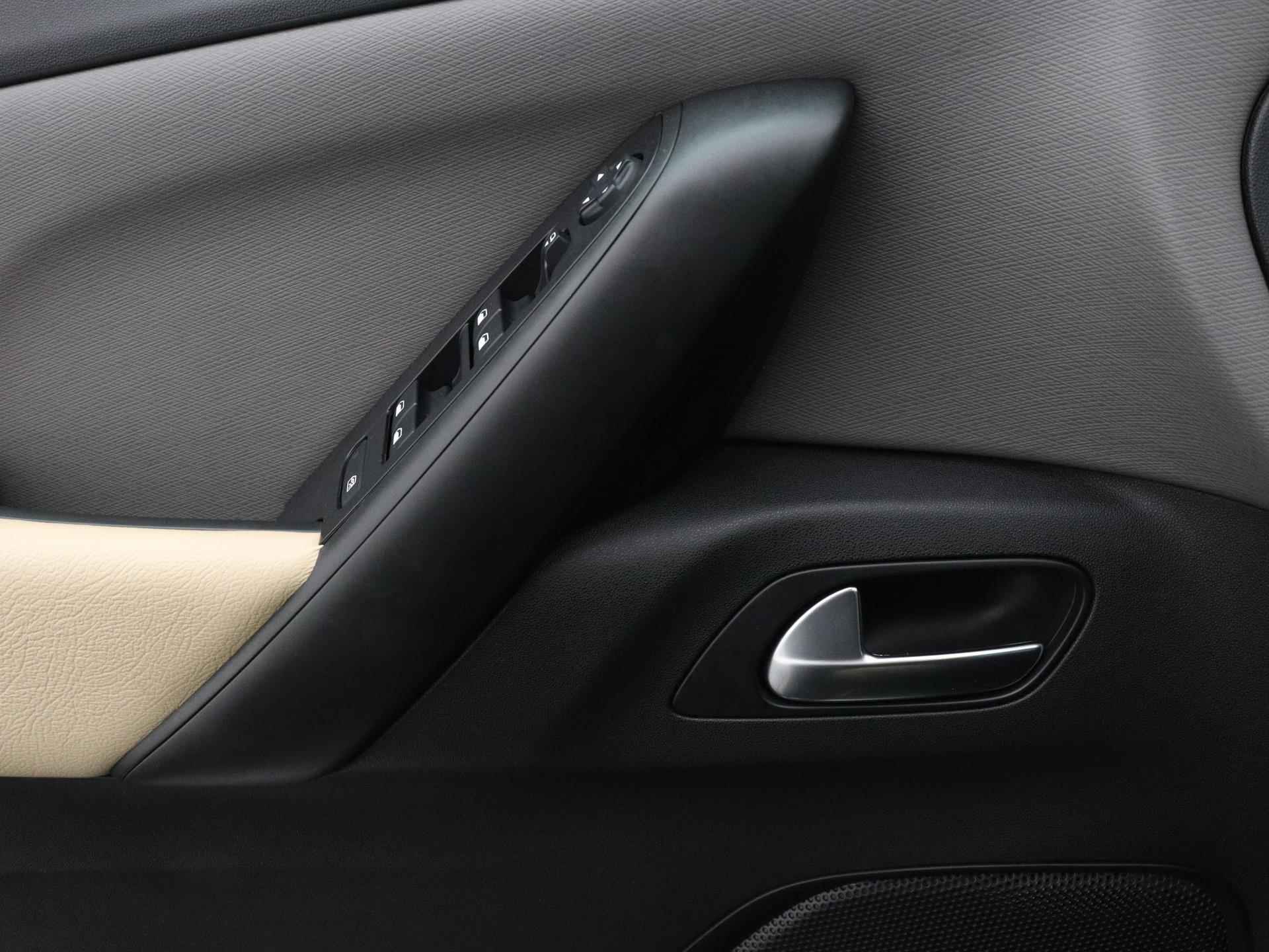 Citroen C4 Picasso Selection 130pk Automaat | Navigatie | Climate Control | Parkeersensoren Achter | Lederen Bekleding | Apple Carplay/Android Auto - 21/31