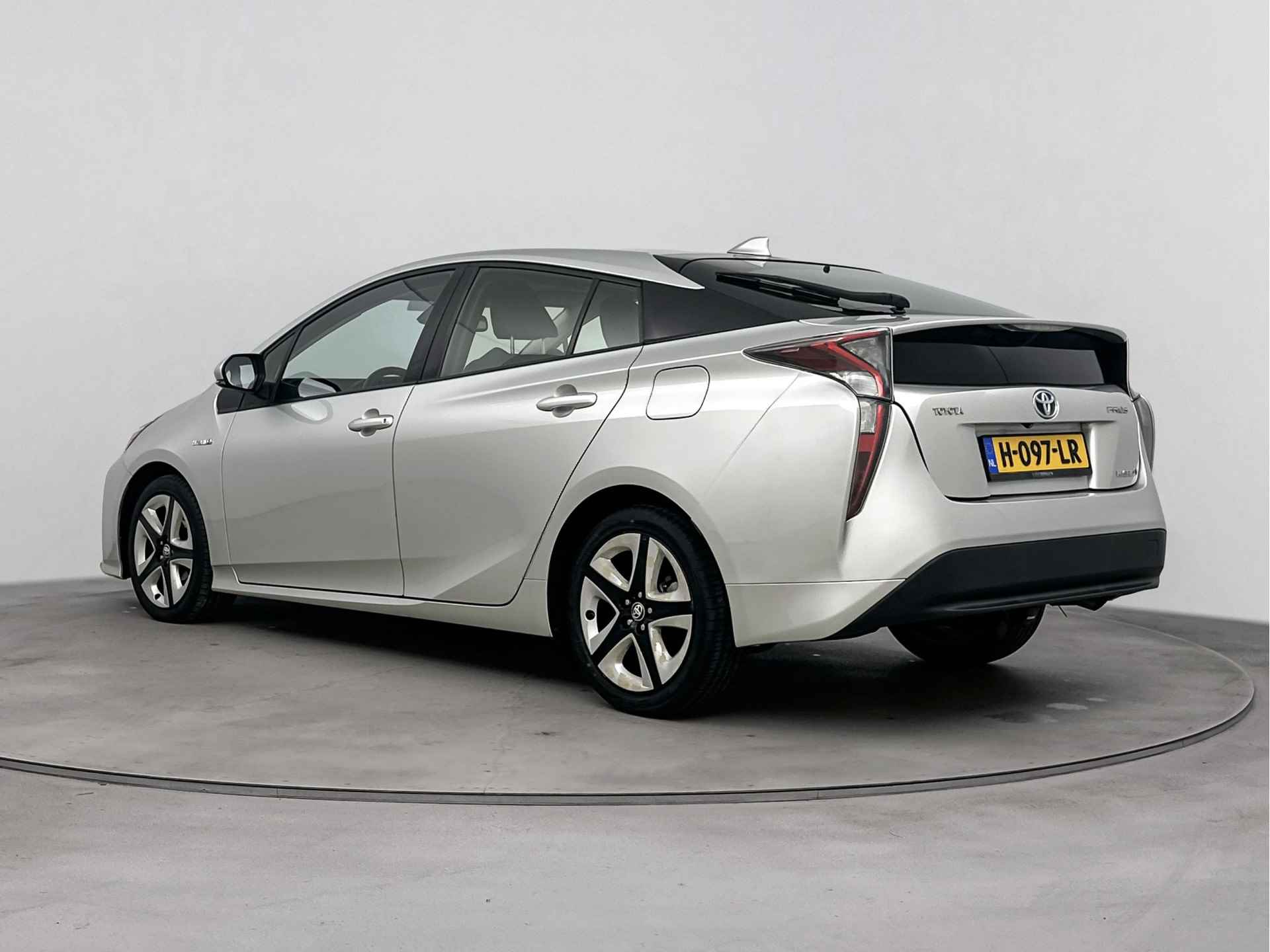 Toyota Prius 1.8 First Edition Limited | Navigatie | Trekhaak | Stoelverwarming | Head up Display | Airco Aut. | - 15/41