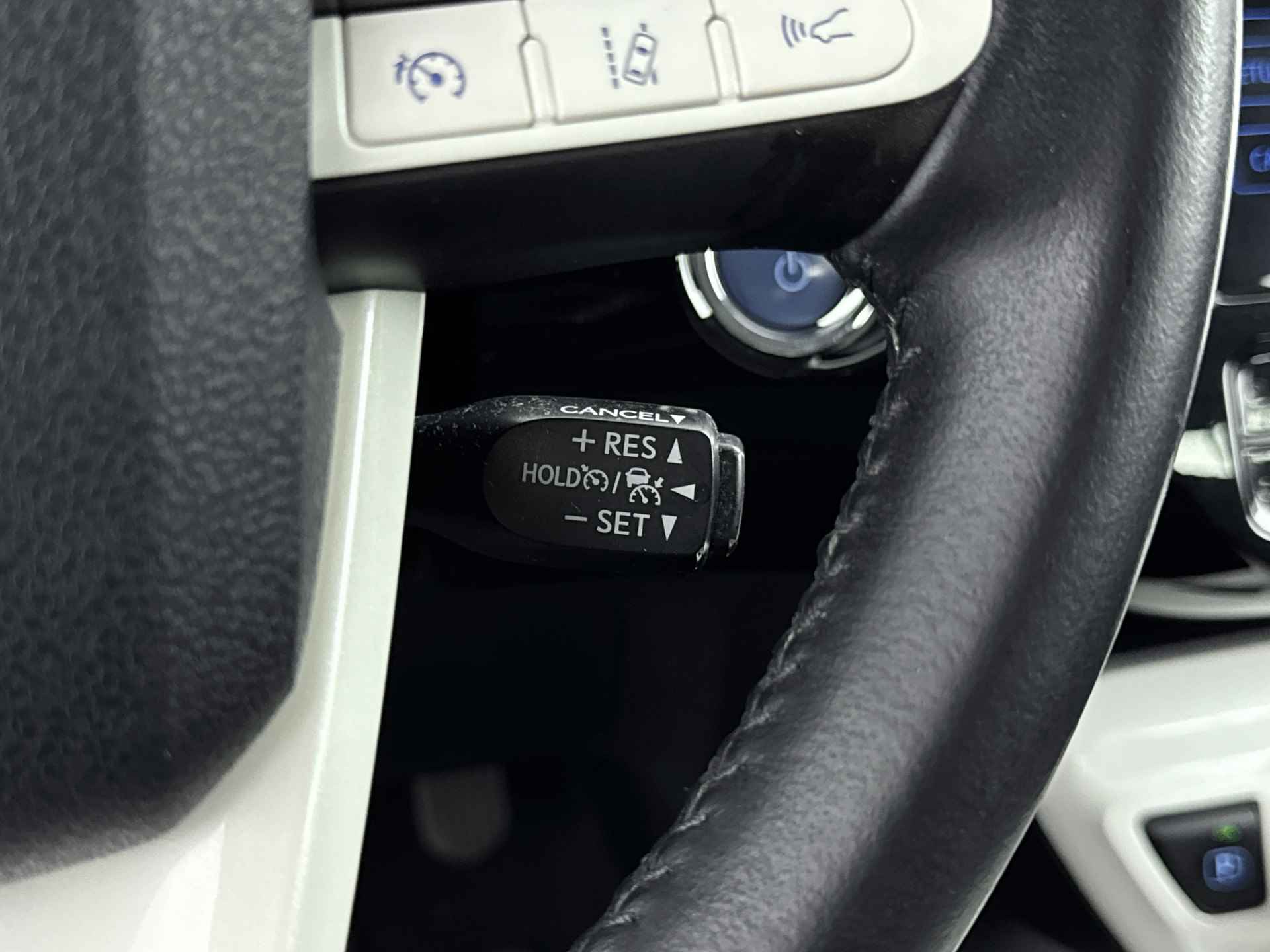 Toyota Prius 1.8 First Edition Limited | Navigatie | Trekhaak | Stoelverwarming | Head up Display | Airco Aut. | - 24/41