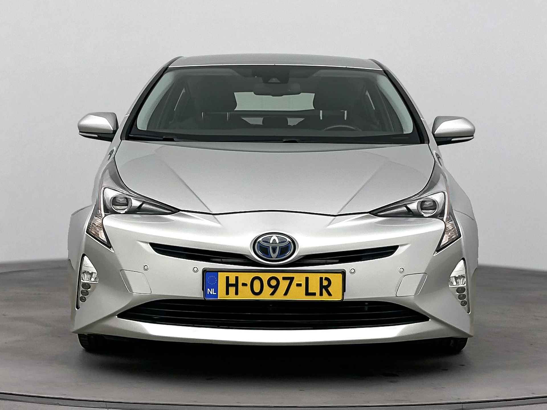 Toyota Prius 1.8 First Edition Limited | Navigatie | Trekhaak | Stoelverwarming | Head up Display | Airco Aut. | - 26/41