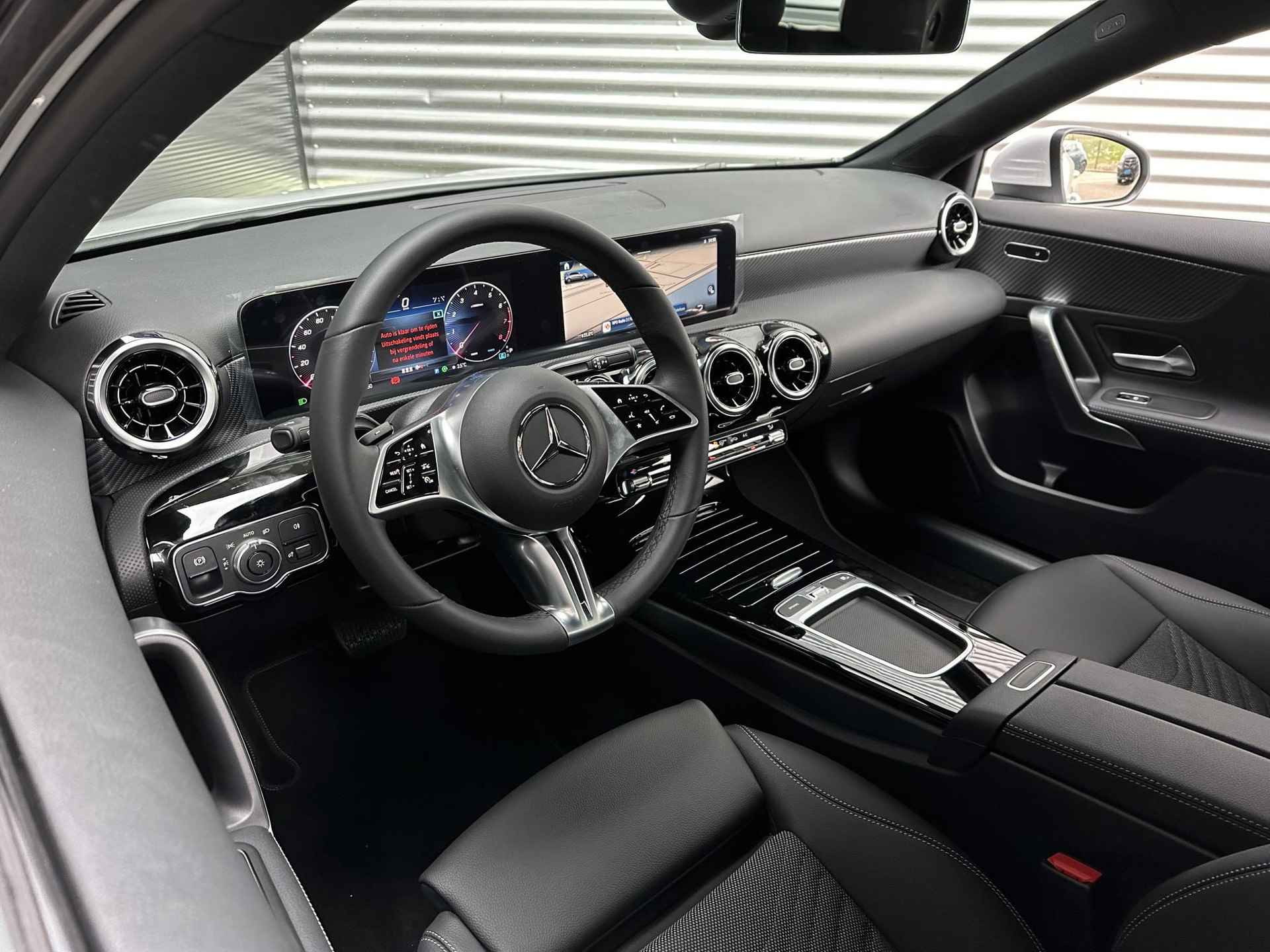 Mercedes-Benz A 180 Business Line | Volledig Digitaal Display | LED Koplampen | Stoelverwarming | Achteruitrijcamera | Parkeersensoren | Elektrisch Inklapbare Buitenspiegels | Showmodel SALE - 3/9