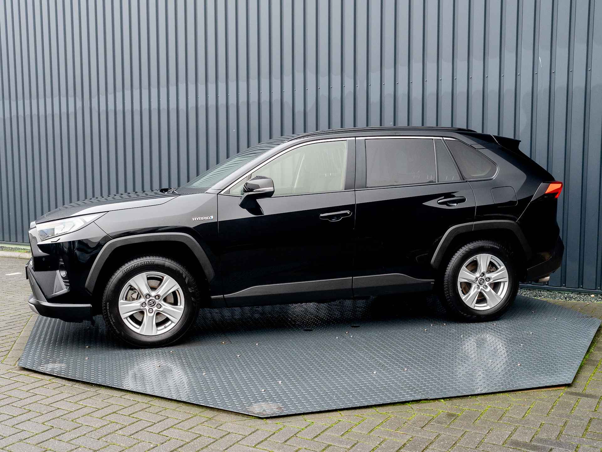 Toyota RAV4 2.5 Hybrid AWD Business Intro | Trekhaak afnb. | Bearlock | Stoelverw. | Parkeersensoren V&A | Navi | Camera | Prijs Rijklaar!! - 2/43