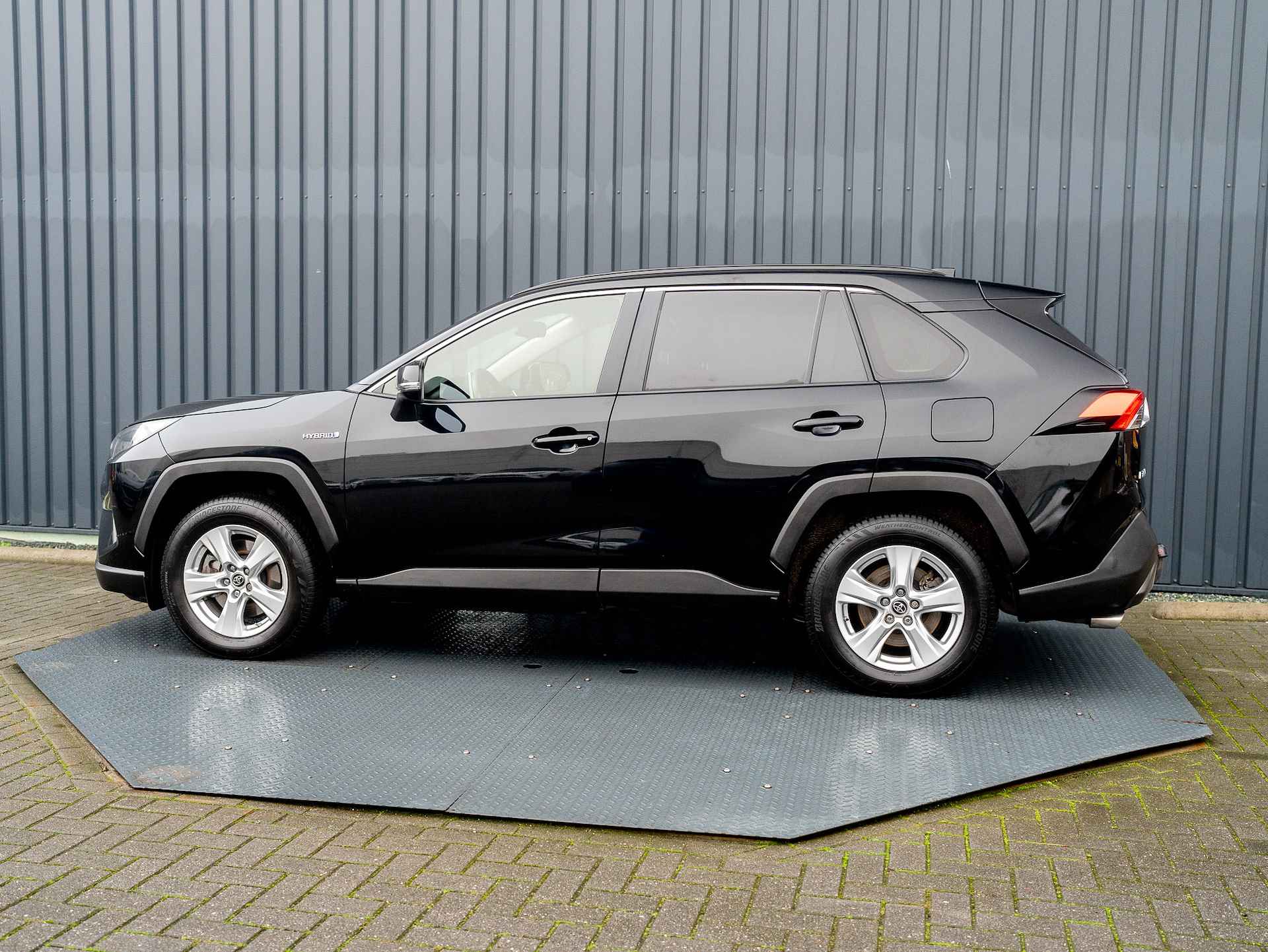 Toyota RAV4 2.5 Hybrid AWD Business Intro | Trekhaak afnb. | Bearlock | Stoelverw. | Parkeersensoren V&A | Navi | Camera | Prijs Rijklaar!! - 3/43