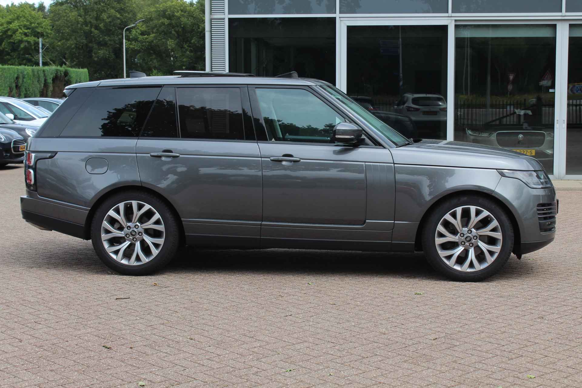 Land Rover Range Rover 3.0 TDV6 Autobiography / Trekhaak / Panoramadak / Camera / Luchtvering / 21'' / Meridian / Stoelverwarming / Stuurverwarming / DAB / Cruise Control - 5/37