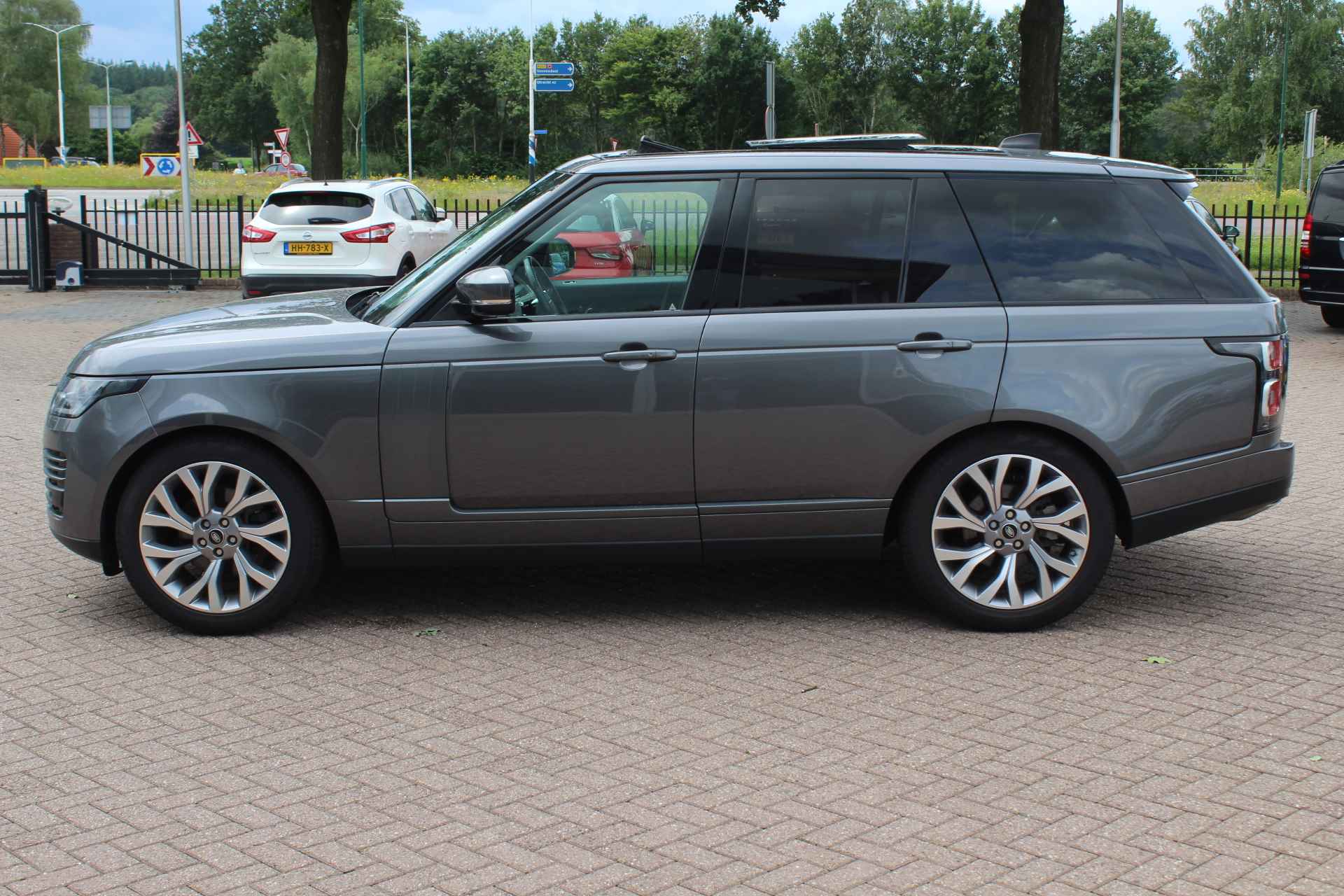 Land Rover Range Rover 3.0 TDV6 Autobiography / Trekhaak / Panoramadak / Camera / Luchtvering / 21'' / Meridian / Stoelverwarming / Stuurverwarming / DAB / Cruise Control - 7/37