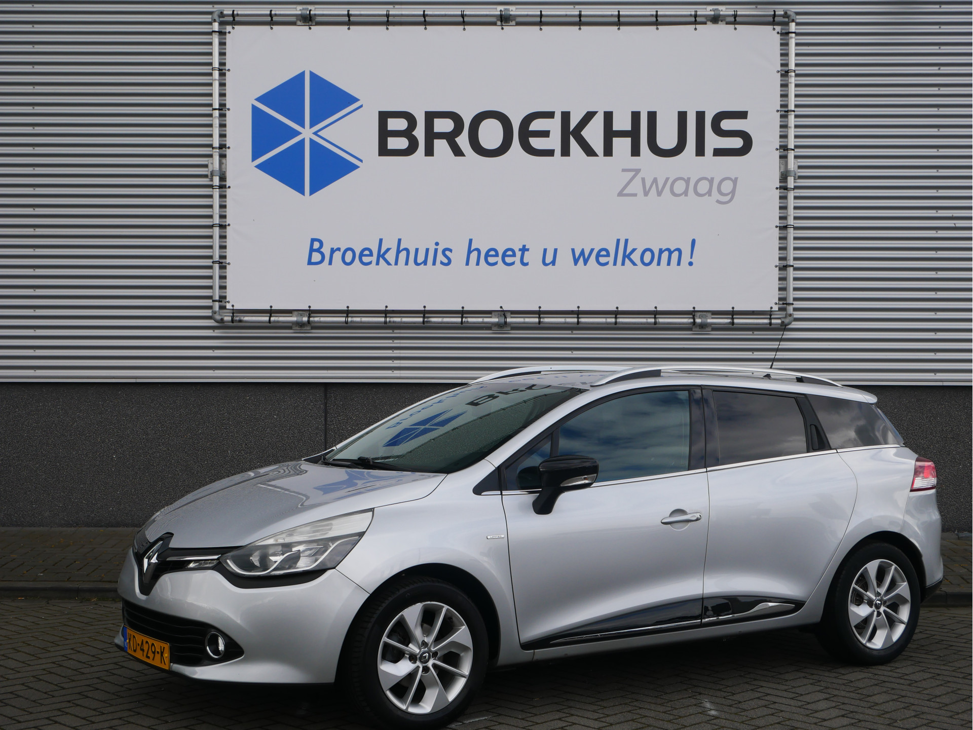 Renault Clio Estate 0.9 TCe Limited Trekhaak | pdc-achter | Airco | Cruise bij viaBOVAG.nl