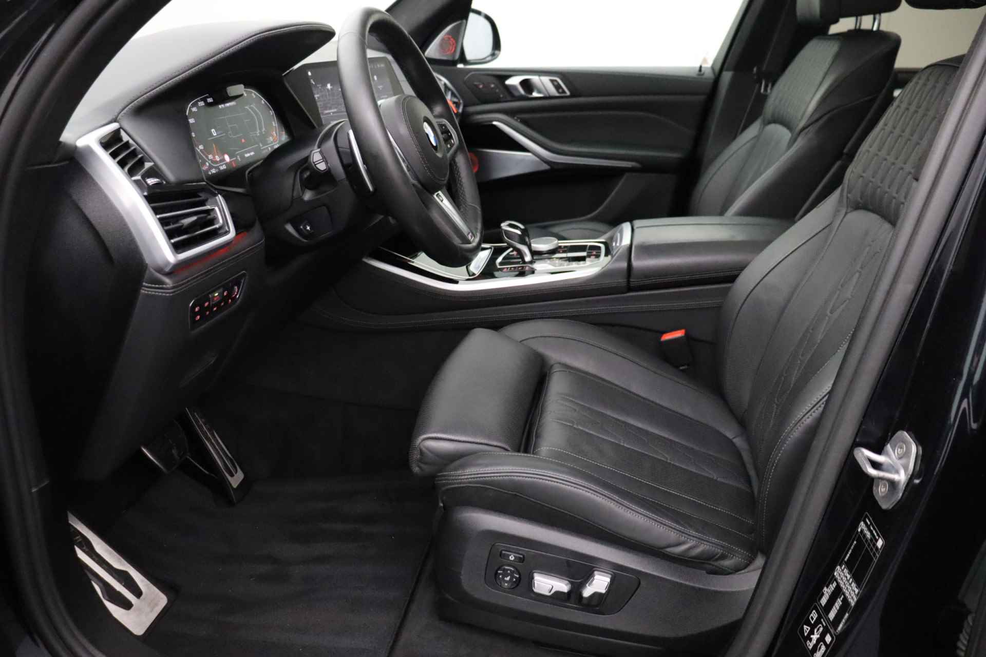 BMW X5 M50i M-Sport | Panoramadak | Full options | Soft close | Trekhaak | Massagestoelen - 33/36