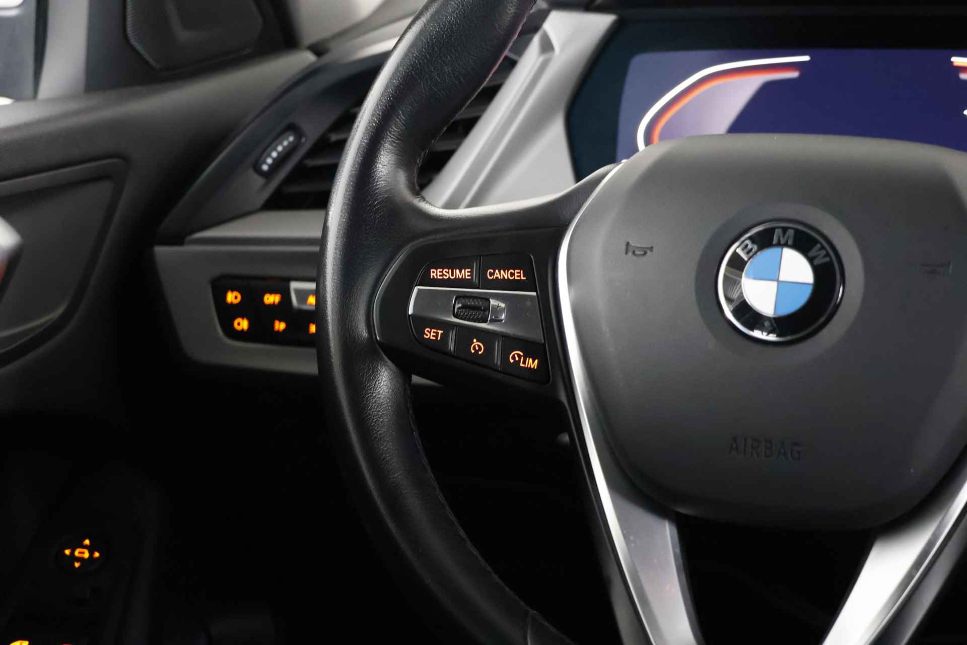 BMW 1-serie 118i Business Edition / LED / Navi / CarPlay / Cruisecontrol - 16/25