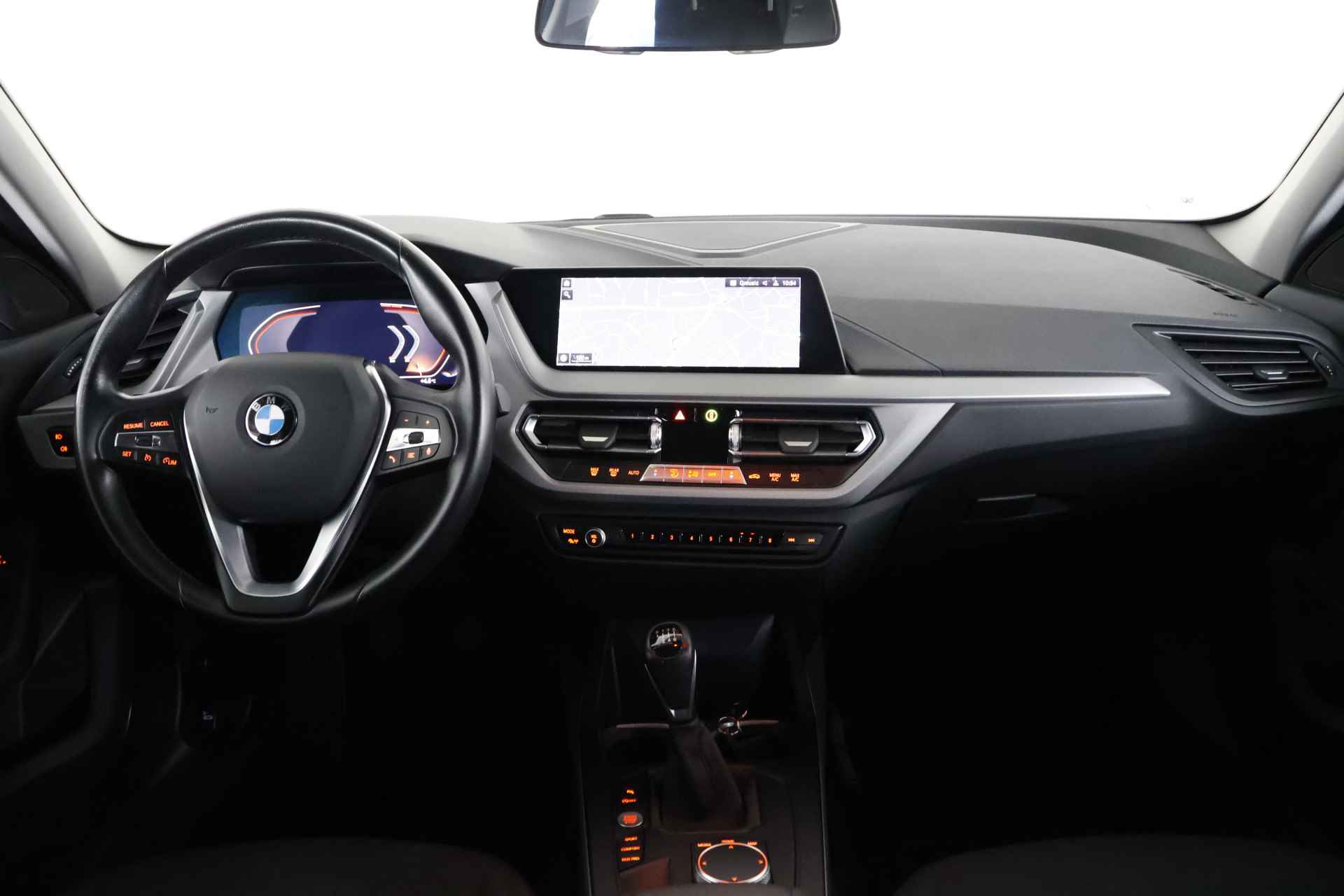 BMW 1-serie 118i Business Edition / LED / Navi / CarPlay / Cruisecontrol - 23/25