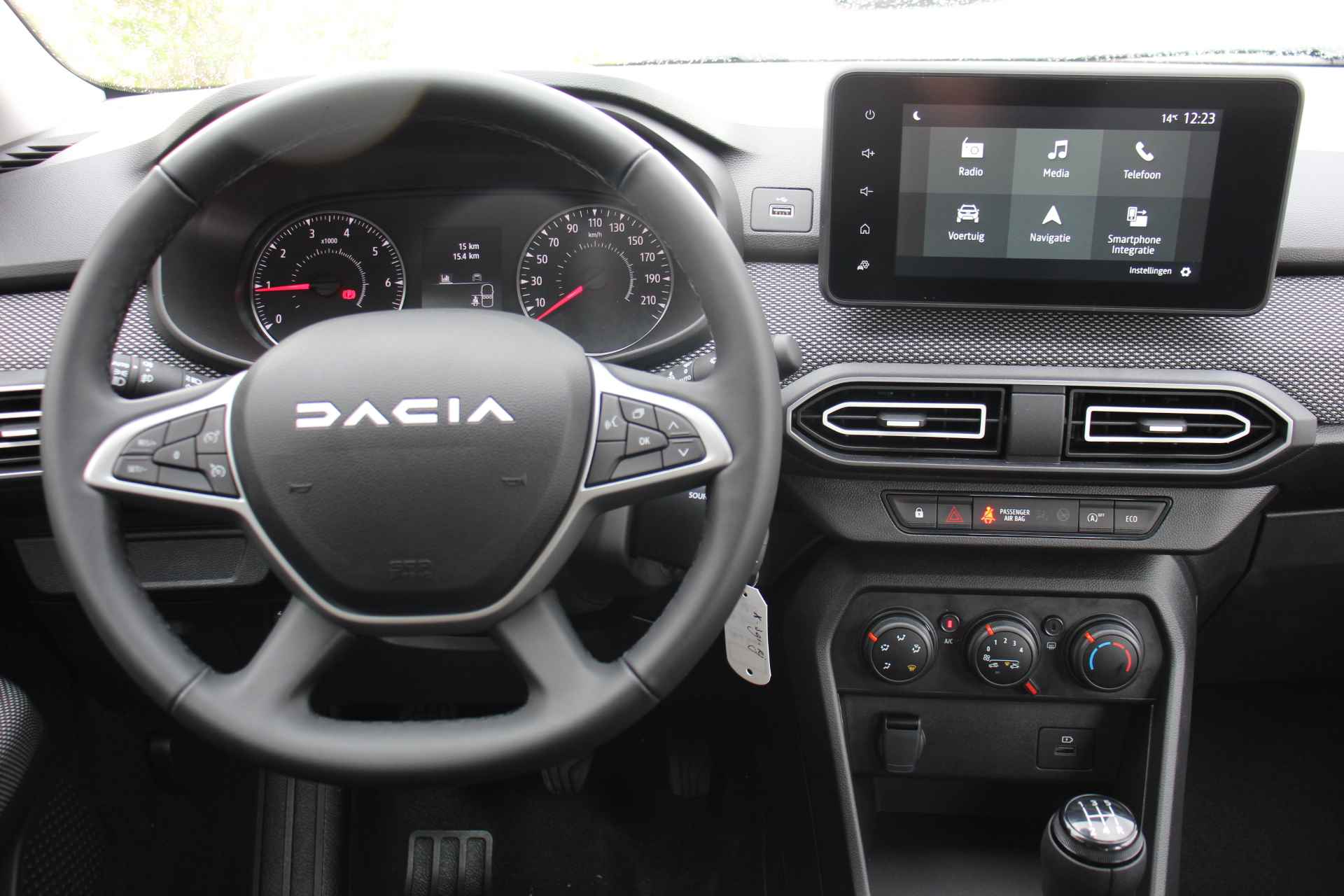 Dacia Sandero 1.0 TCe 90 Expression - Media Nav - Pack Assist - Lichtmetalen wielen 16" 'Amaris' - 37/40
