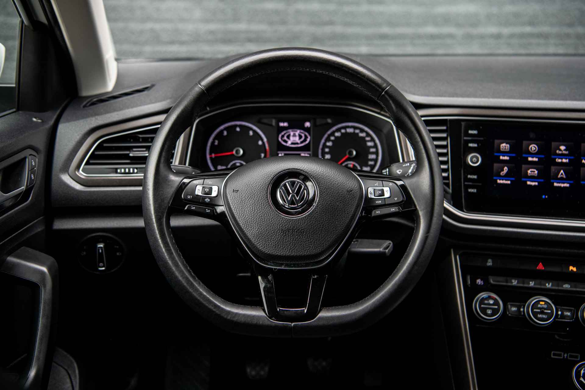 Volkswagen T-Roc 1.0 TSi 115 pk Style | Navigatie | Parkeersensoren | Trekhaak - 7/41