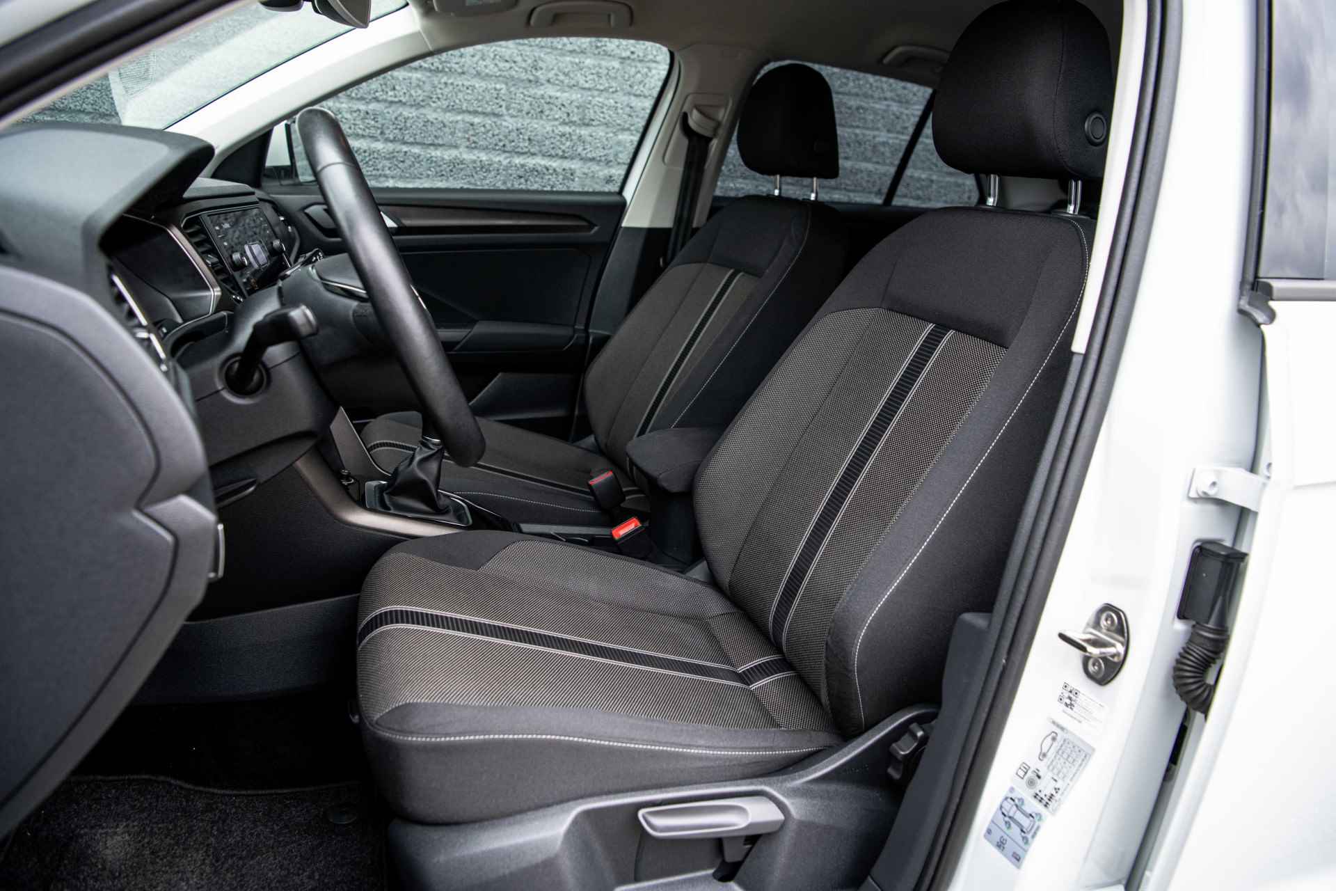 Volkswagen T-Roc 1.0 TSi 115 pk Style | Navigatie | Parkeersensoren | Trekhaak - 8/41
