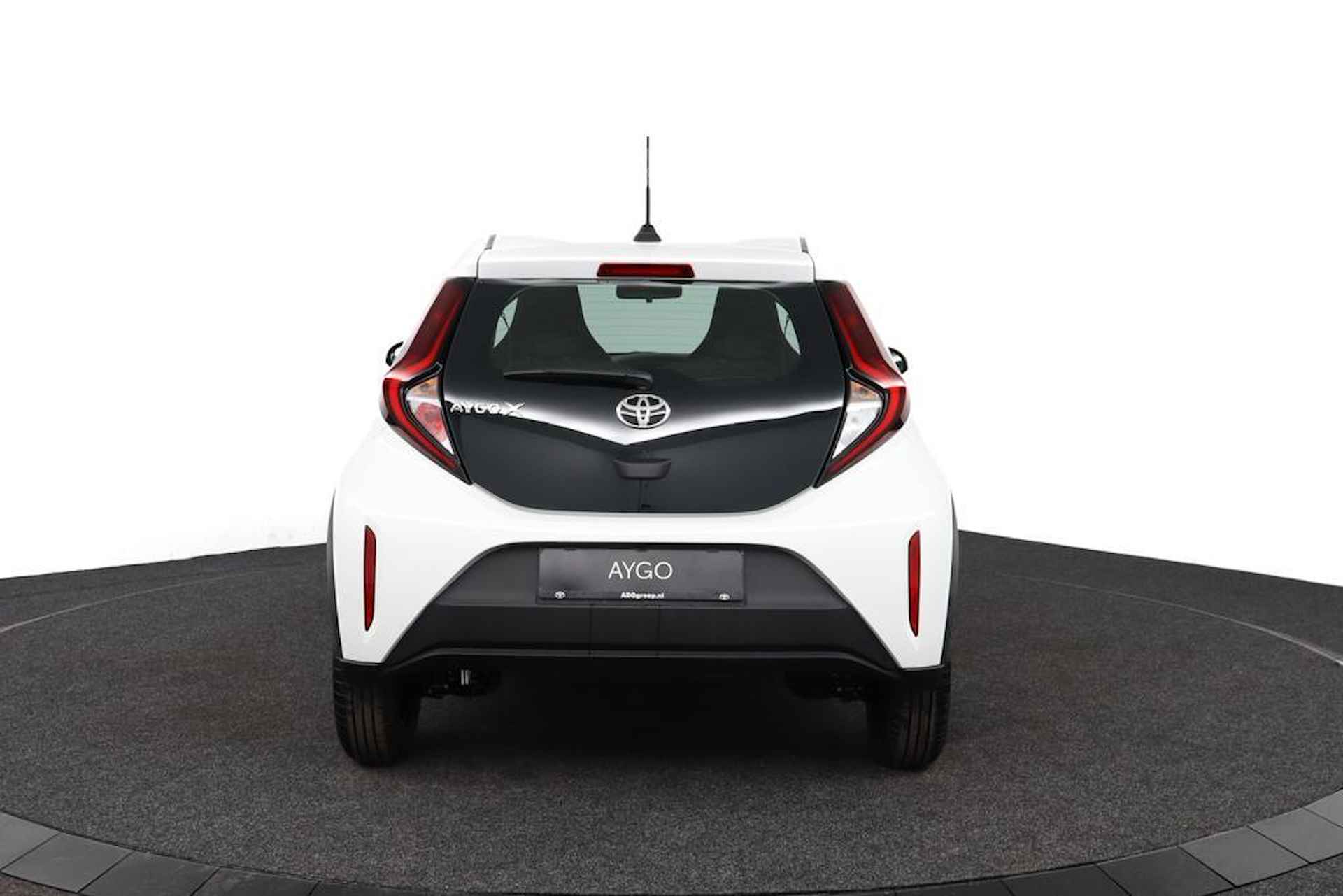 Toyota Aygo X 1.0 VVT-i MT play | 10 jaar fabrieksgarantie! | Apple Carplay & Android Auto | - 32/47