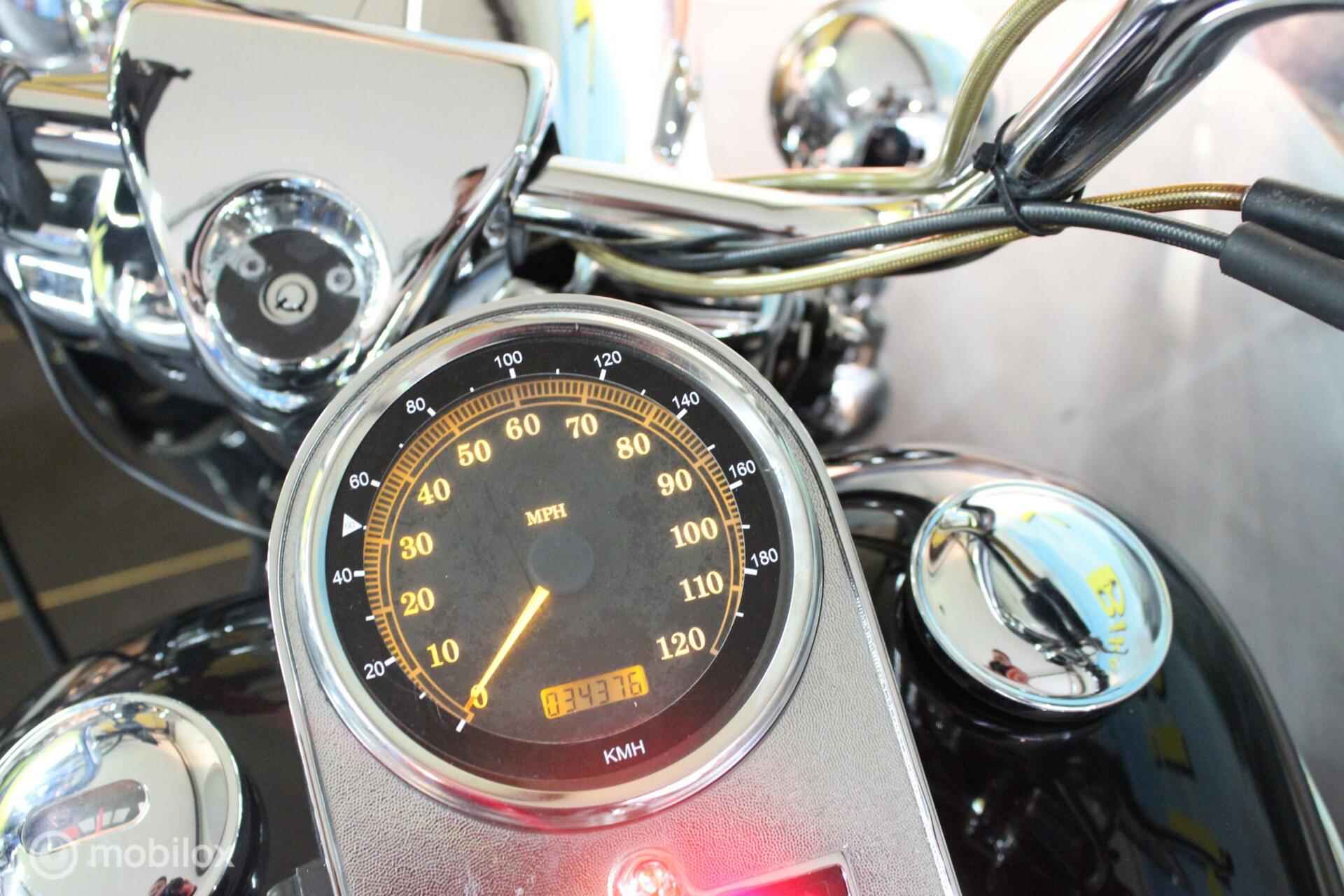 Harley Davidson 88 FLHRCI Road King Classic - 4/10