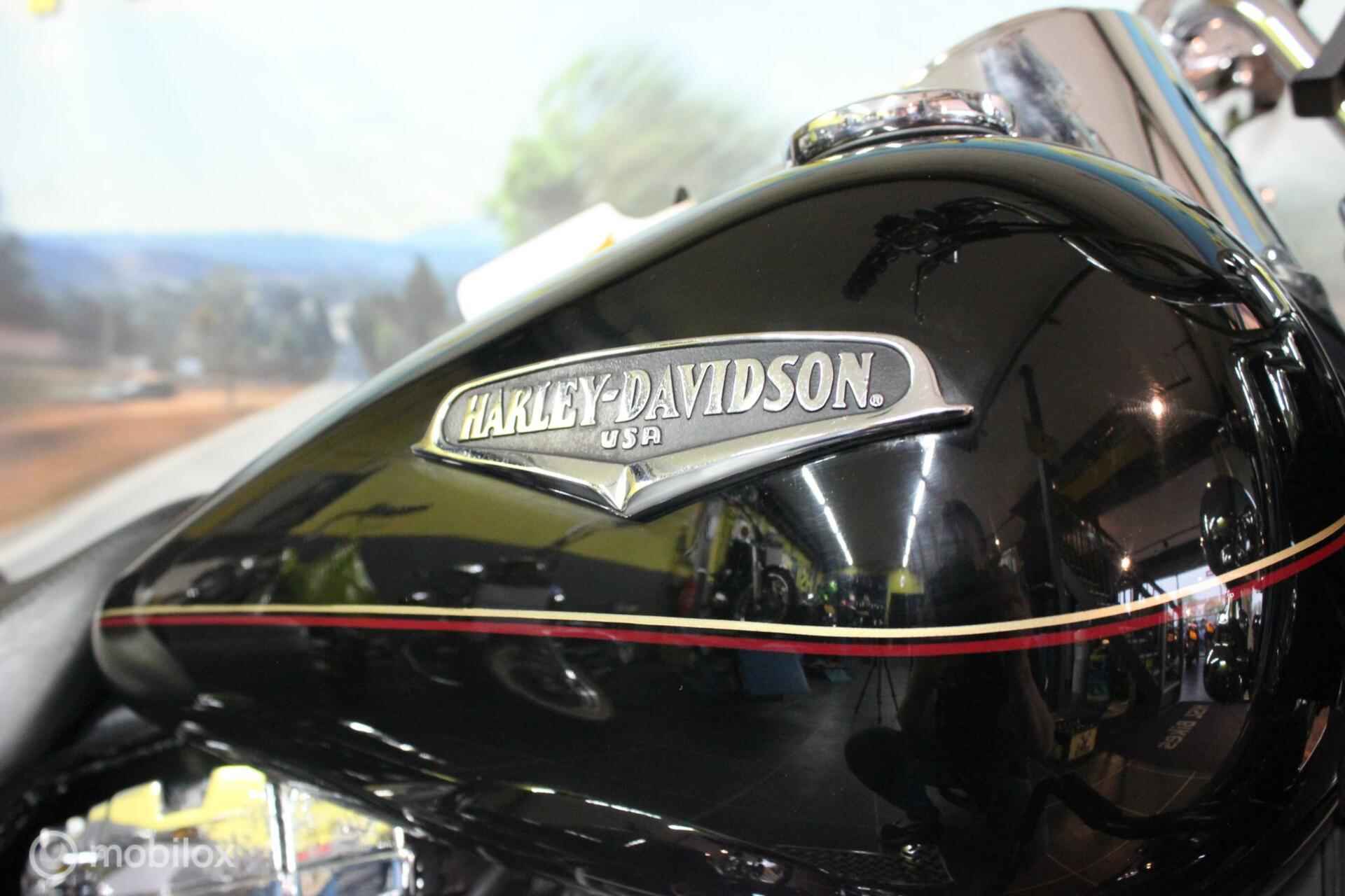 Harley Davidson 88 FLHRCI Road King Classic - 9/10