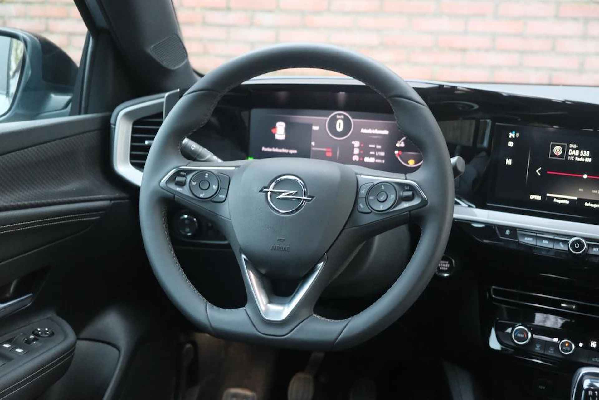 Opel Mokka 1.2 Turbo MHEV 136pk Ultimate | App Connect | Climate | Adaptive Cruise | Keyless | Camera | 18" velgen - 9/28