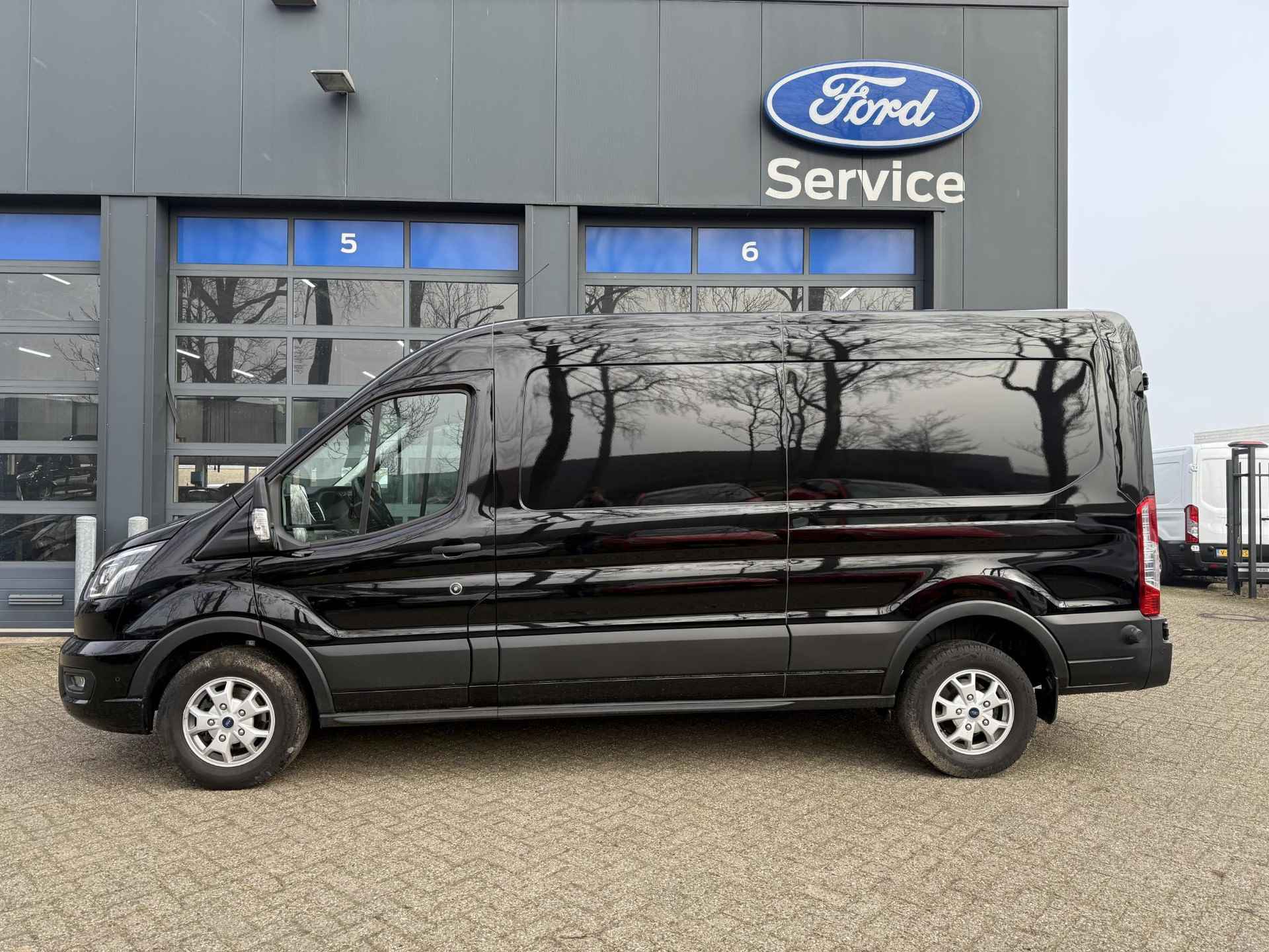 Ford Transit 350 2.0 TDCI L3H2 Limited - 3/20