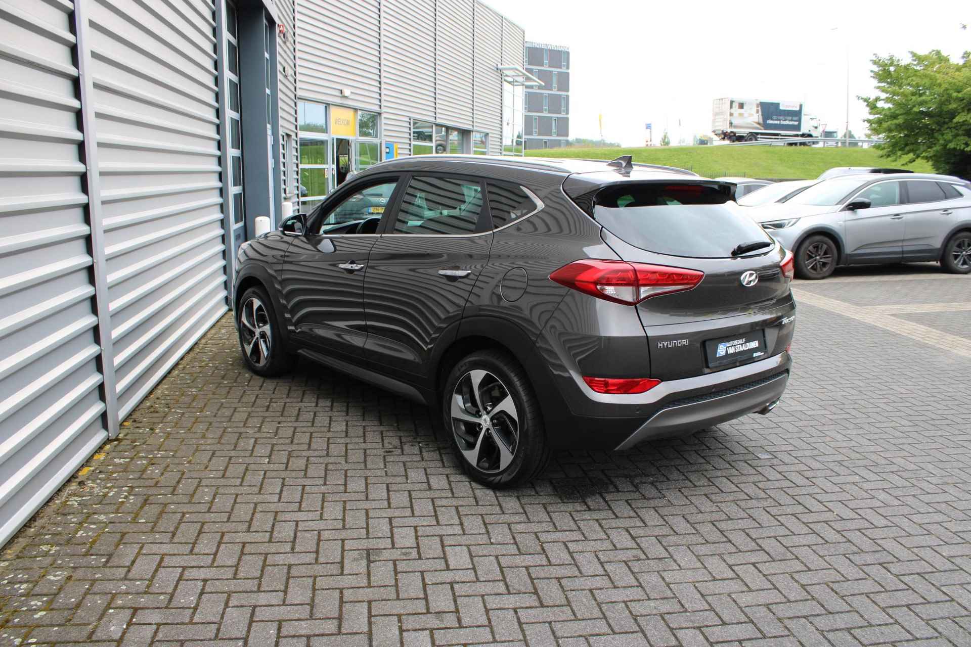 Hyundai Tucson 1.6 T-GDi Premium ACTIE PRIJS WEKEN: VAN €19.995,- euro voor €19.495,- euro Rijklaar! - 12/68