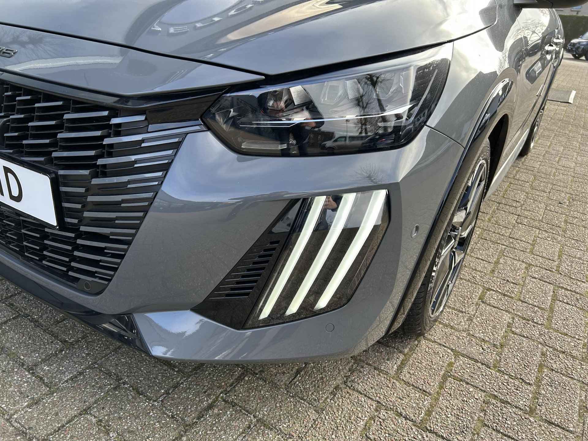 Peugeot 208 Hybrid 100 e-DCS6 GT | Nieuwste Model 208 | Hybride Elektrisch rijden met Automaat | 360 Camera | Dode Hoek Detectie | Navigatie | Zwart Dak | Keyless Entry | LED Verlichting . - 27/49