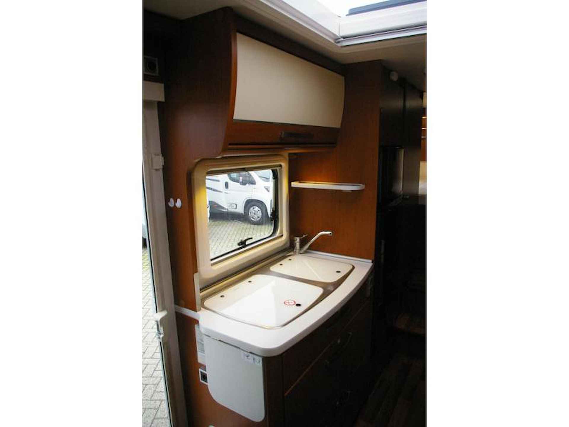 Hymer Exsis-I 644 Semi automaat, Dwarsbed - 9/14