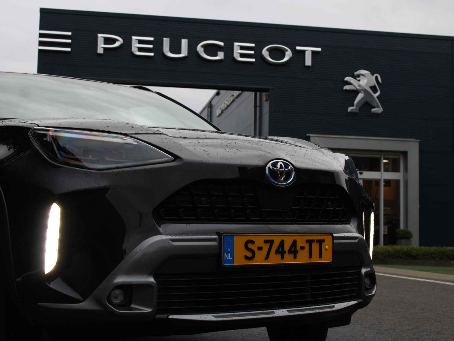 Toyota Yaris Cross 1.5 Hybrid 115PK Explore Automaat Navigatie, Keyless Entry & Start, Stoelverwarming, Achteruitrijcamera, Parkeersensoren - 4/38