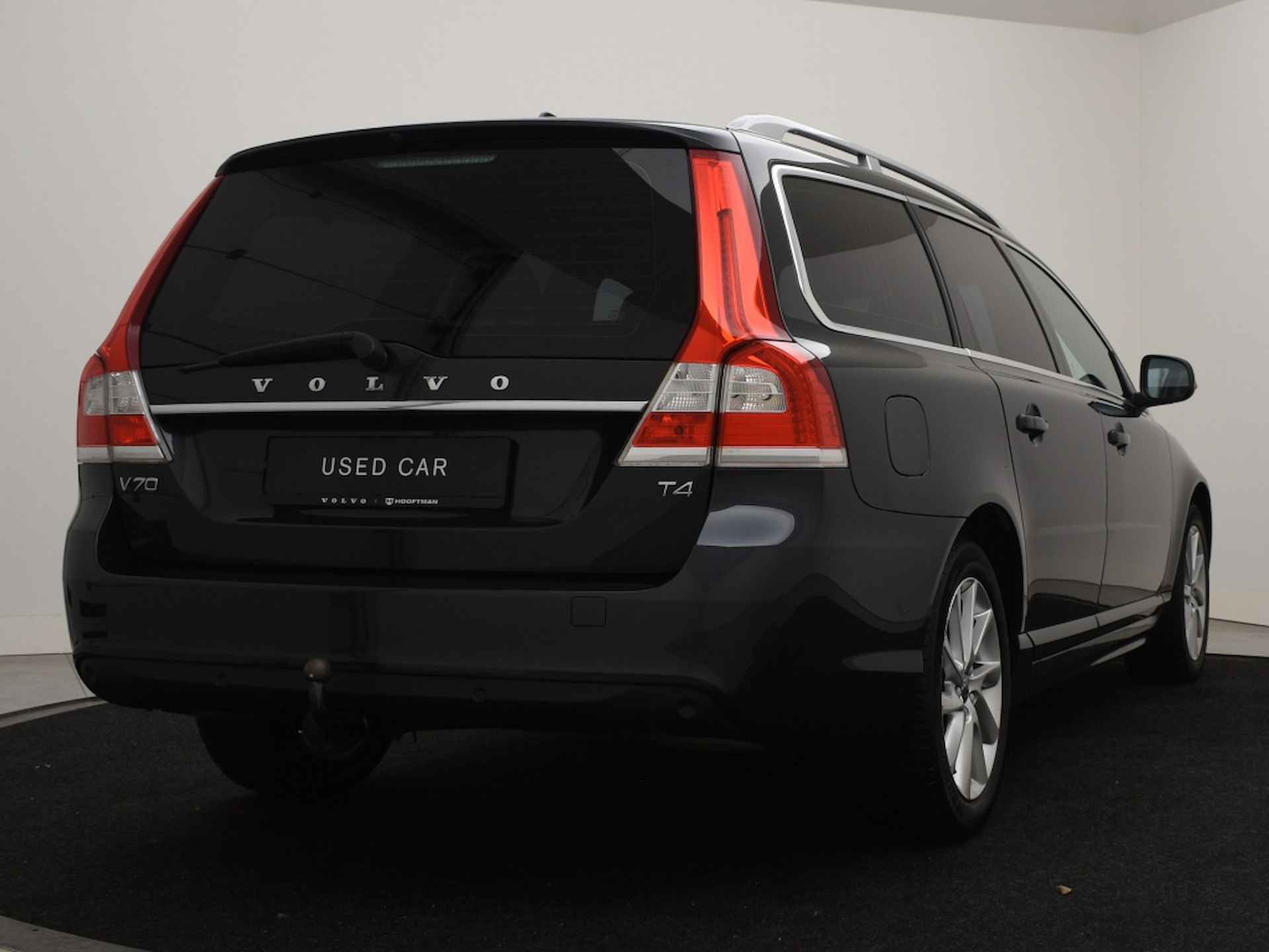 Volvo V70 T4 AUT(6) POLAR+ LUXURY LINE STOELVENTILATIE PARK ASSIST XENON S - 4/36